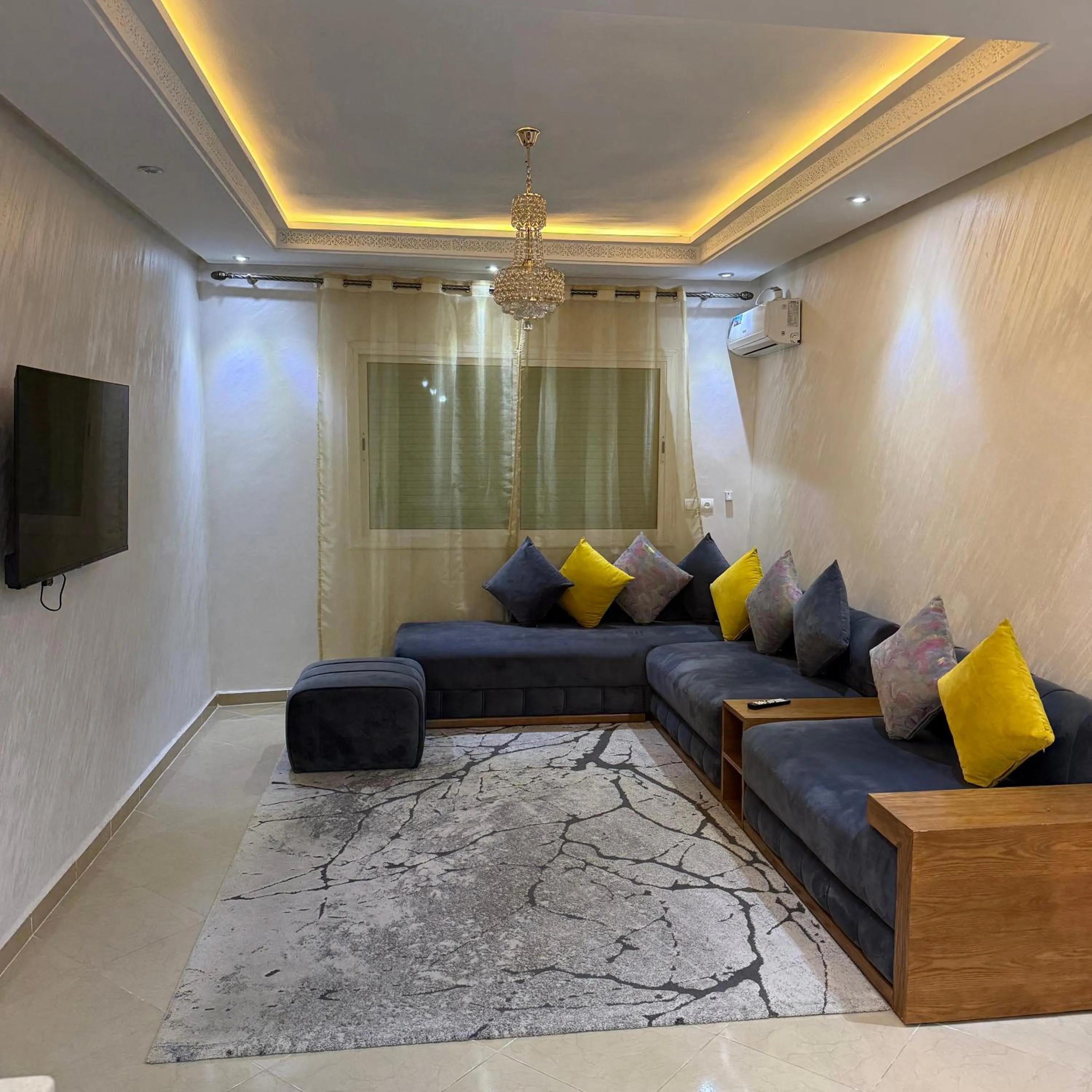 Luxury Center Town Apartment
