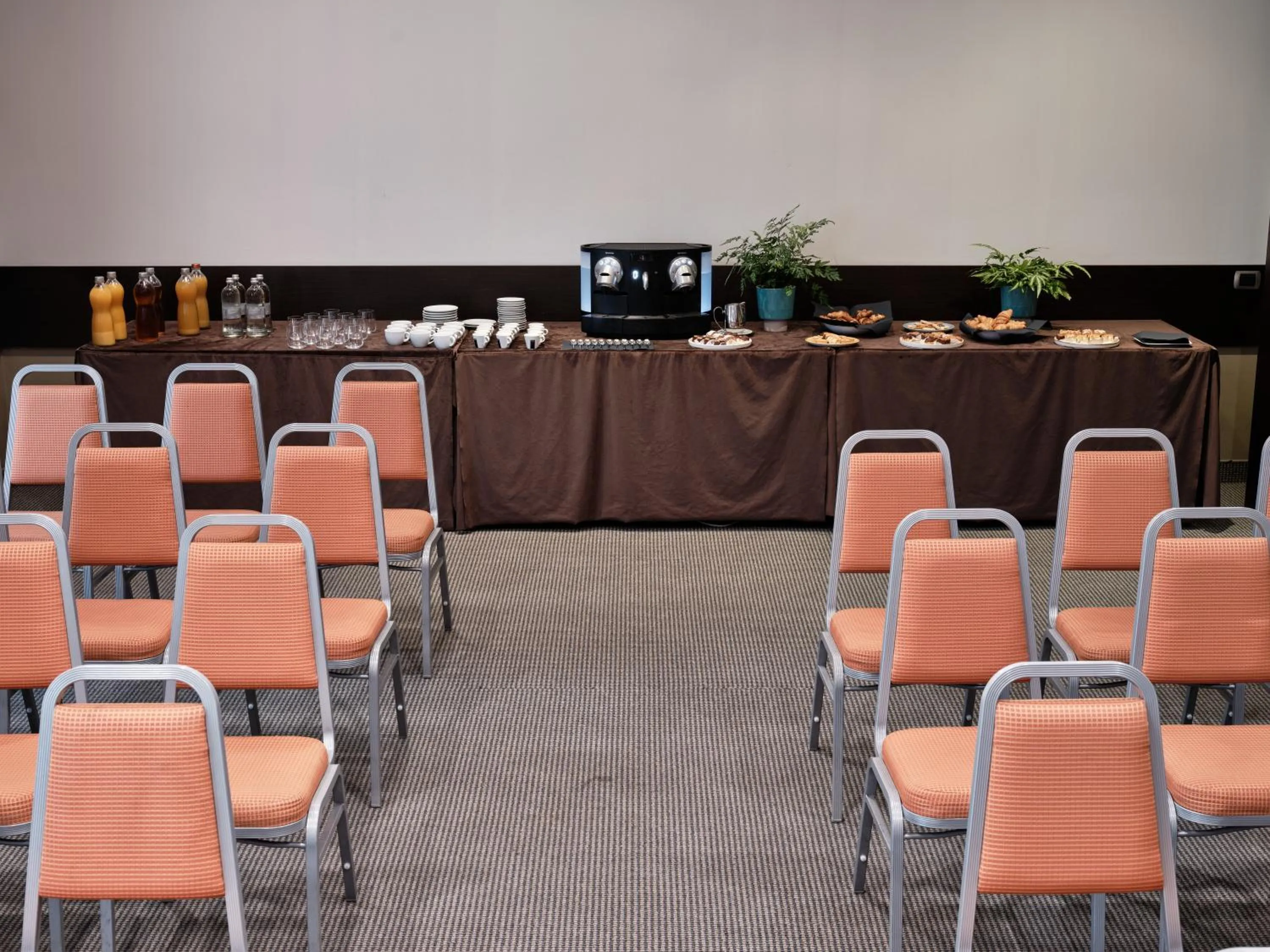 Meeting/conference room in Crowne Plaza Milan - Malpensa Airport by IHG