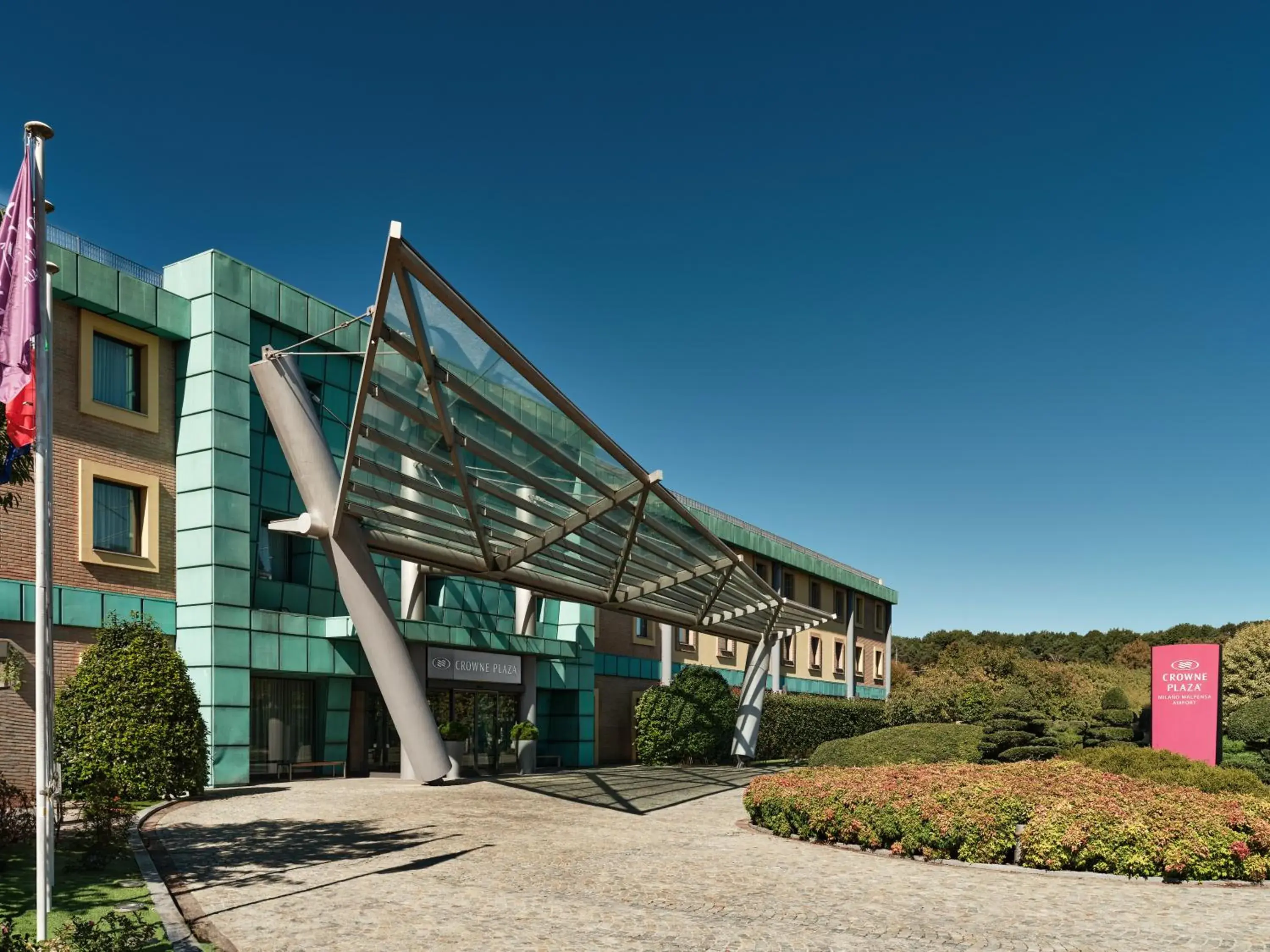 Property building in Crowne Plaza Milan - Malpensa Airport by IHG Property building in Crowne Plaza Milan - Malpensa Airport by IHG