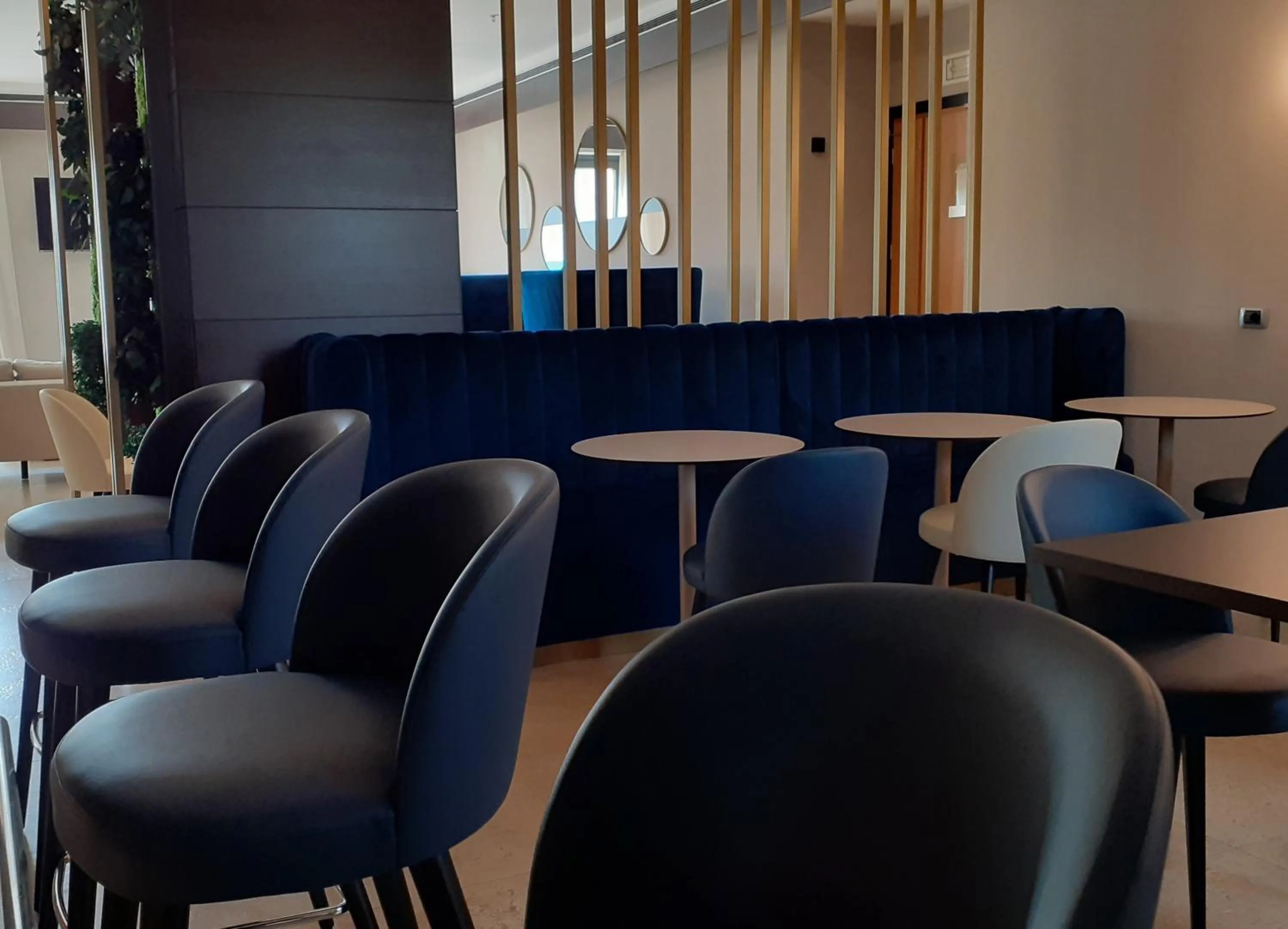 Lounge or bar in Crowne Plaza Milan - Malpensa Airport by IHG