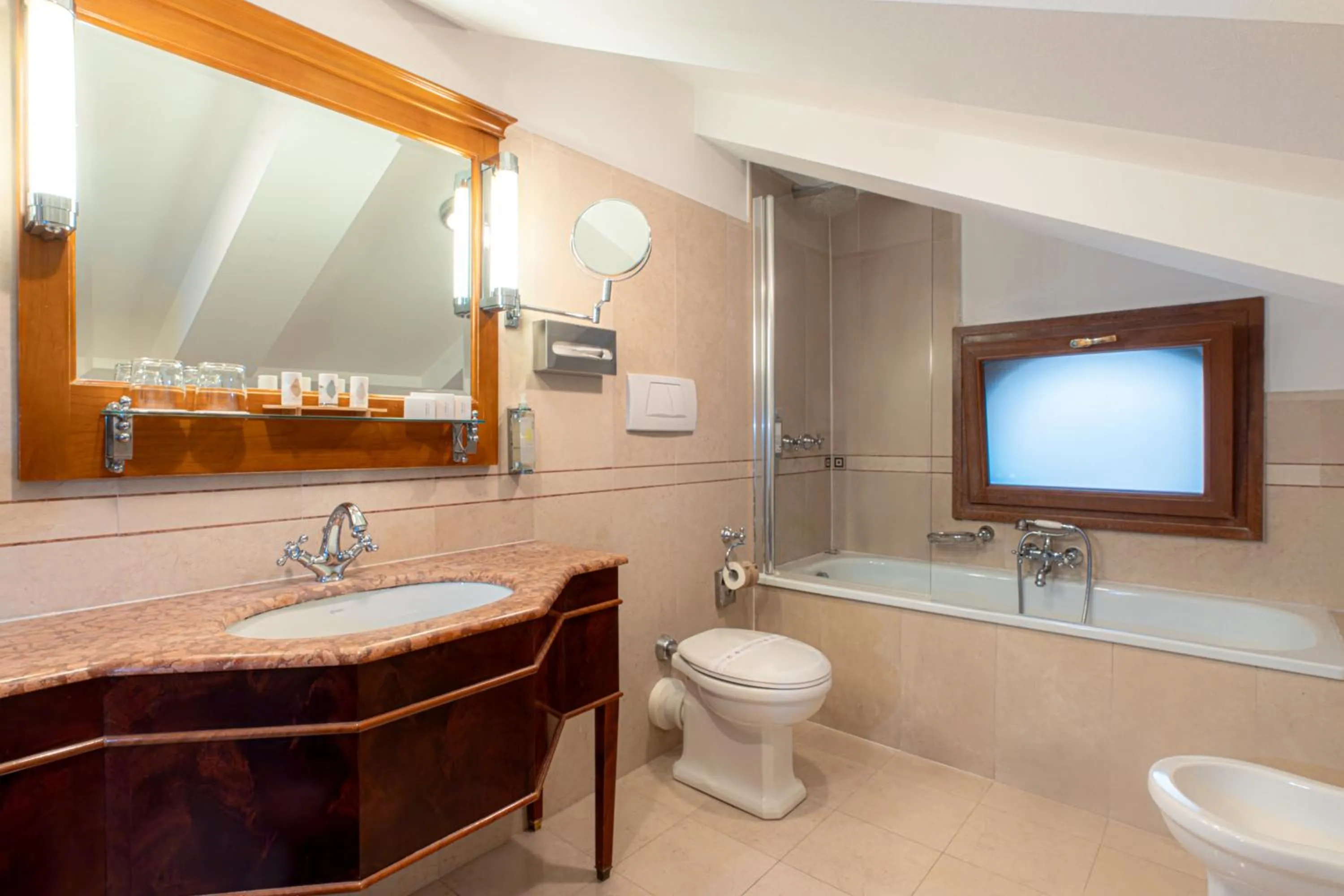 Bathroom in All’Angelo Art Hotel