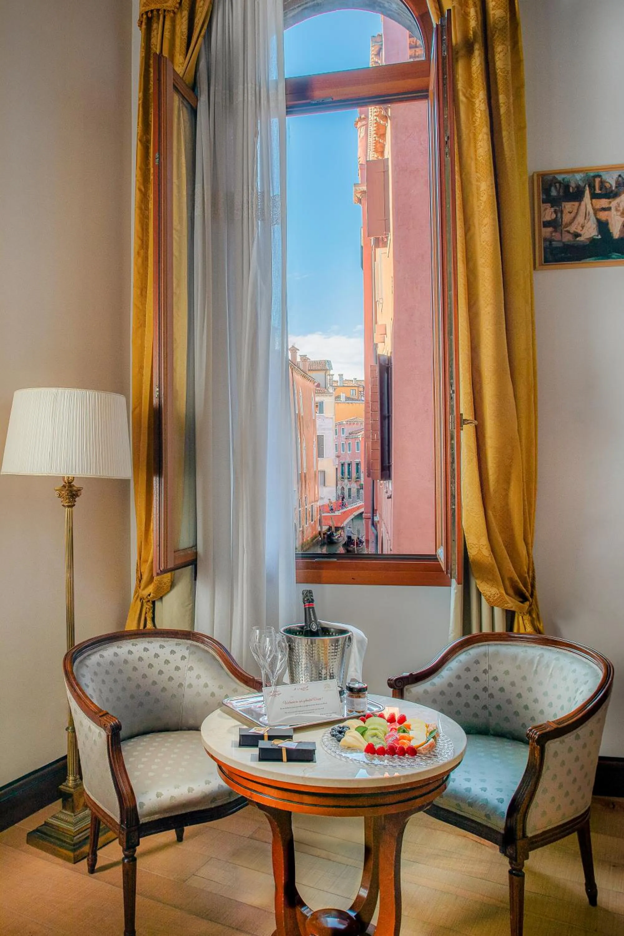 Seating area in All’Angelo Art Hotel