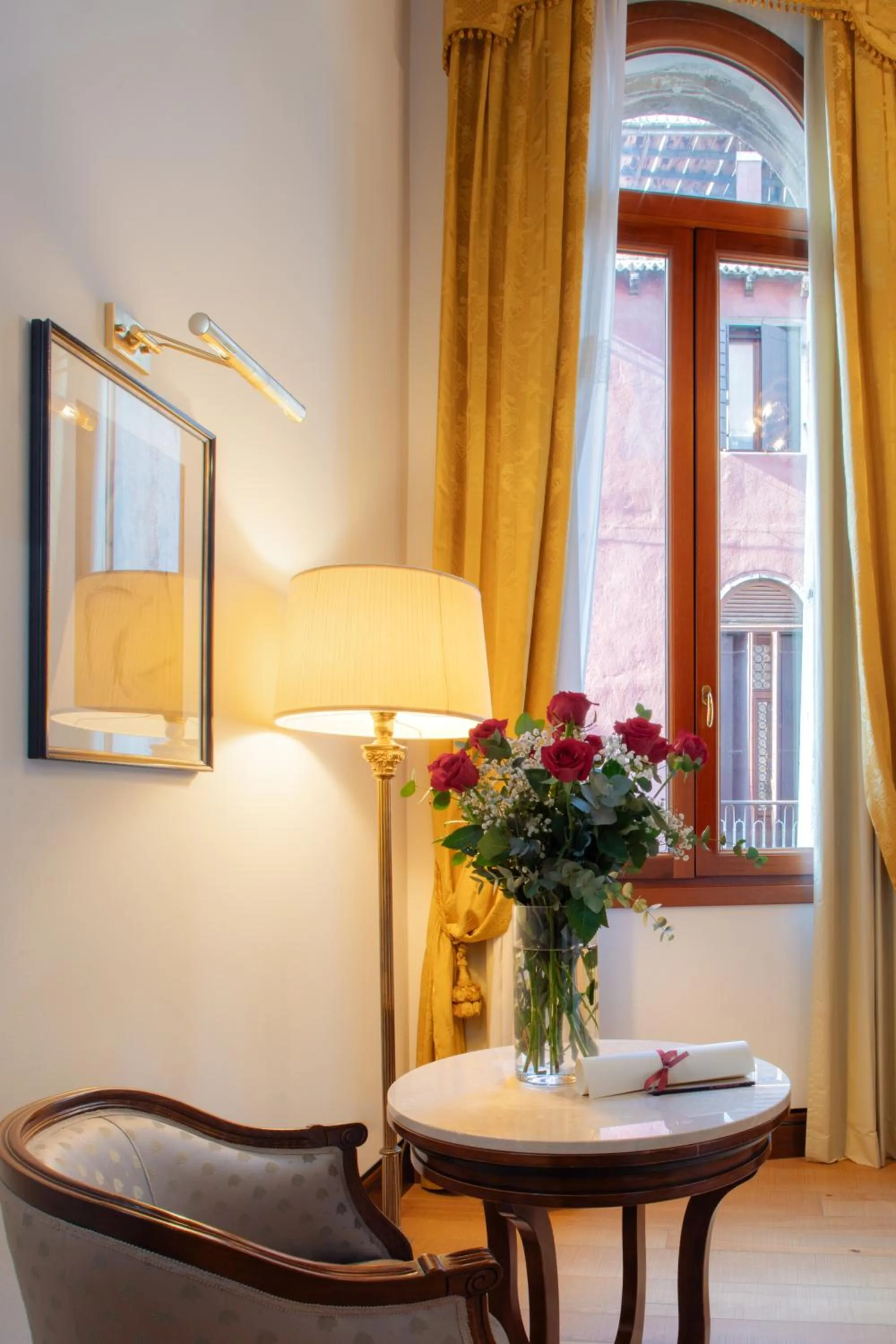 Living room in All’Angelo Art Hotel