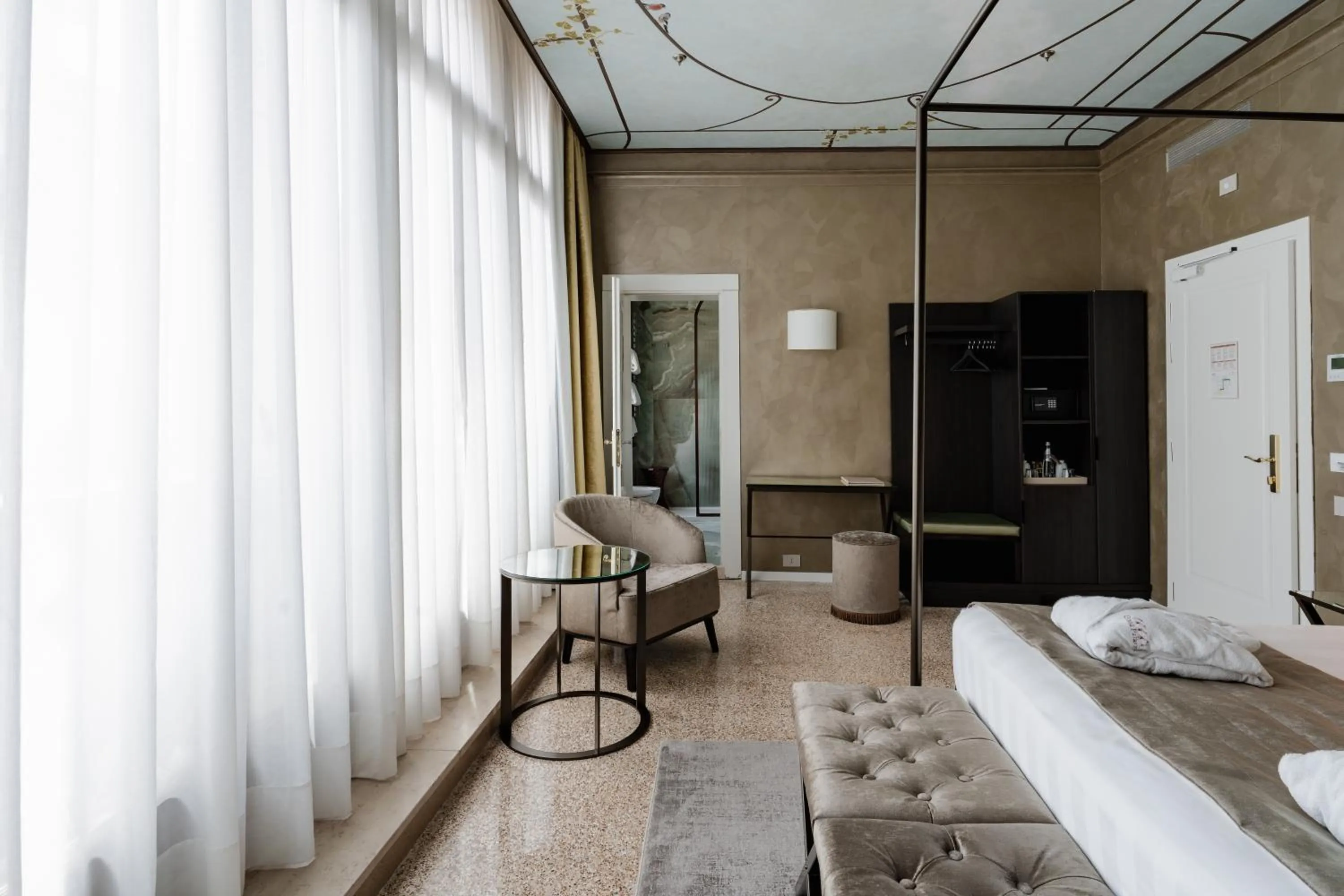 Bedroom, Bed in Hotel Donà Palace