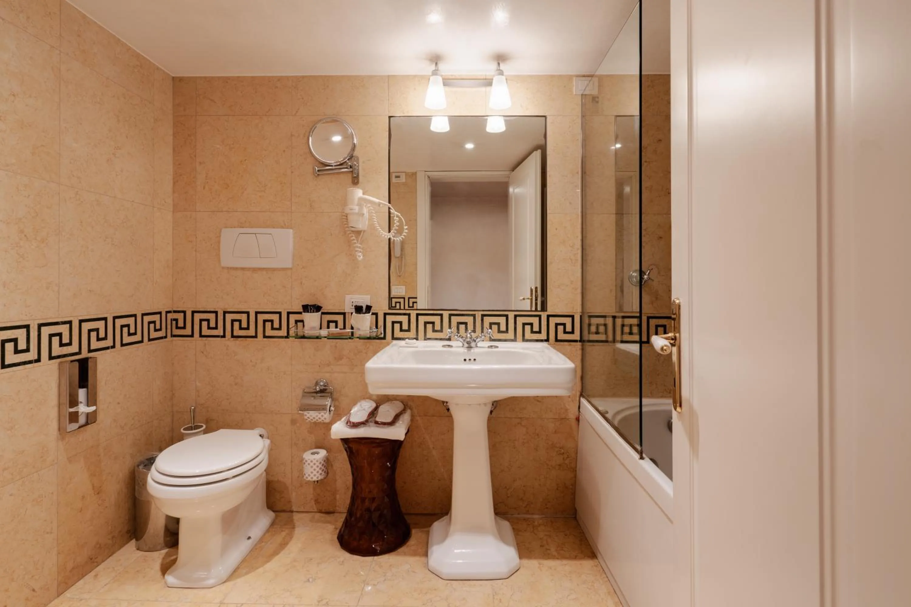 Bathroom in Hotel Donà Palace