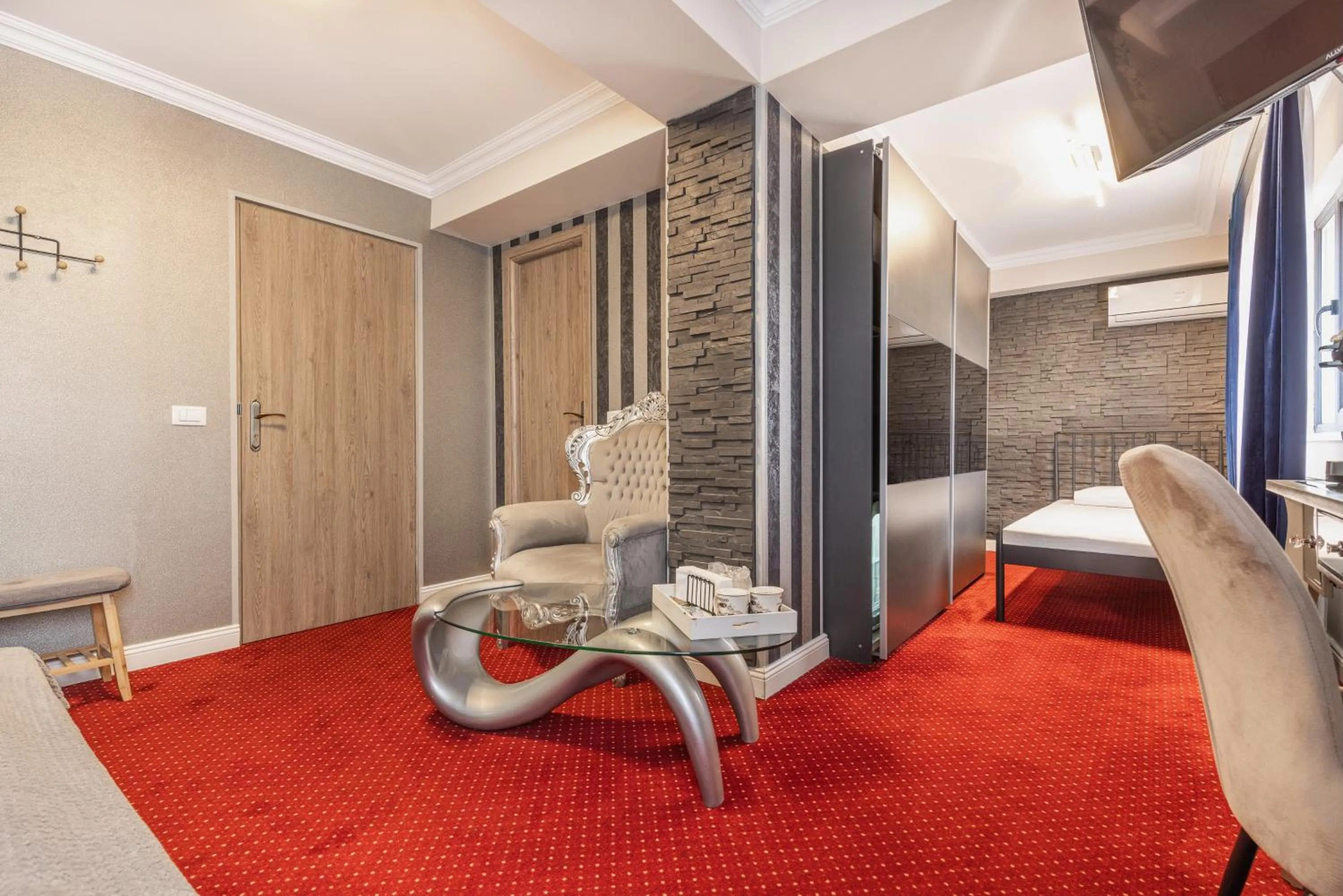 Photo of the whole room, Bed in Hotel City Break