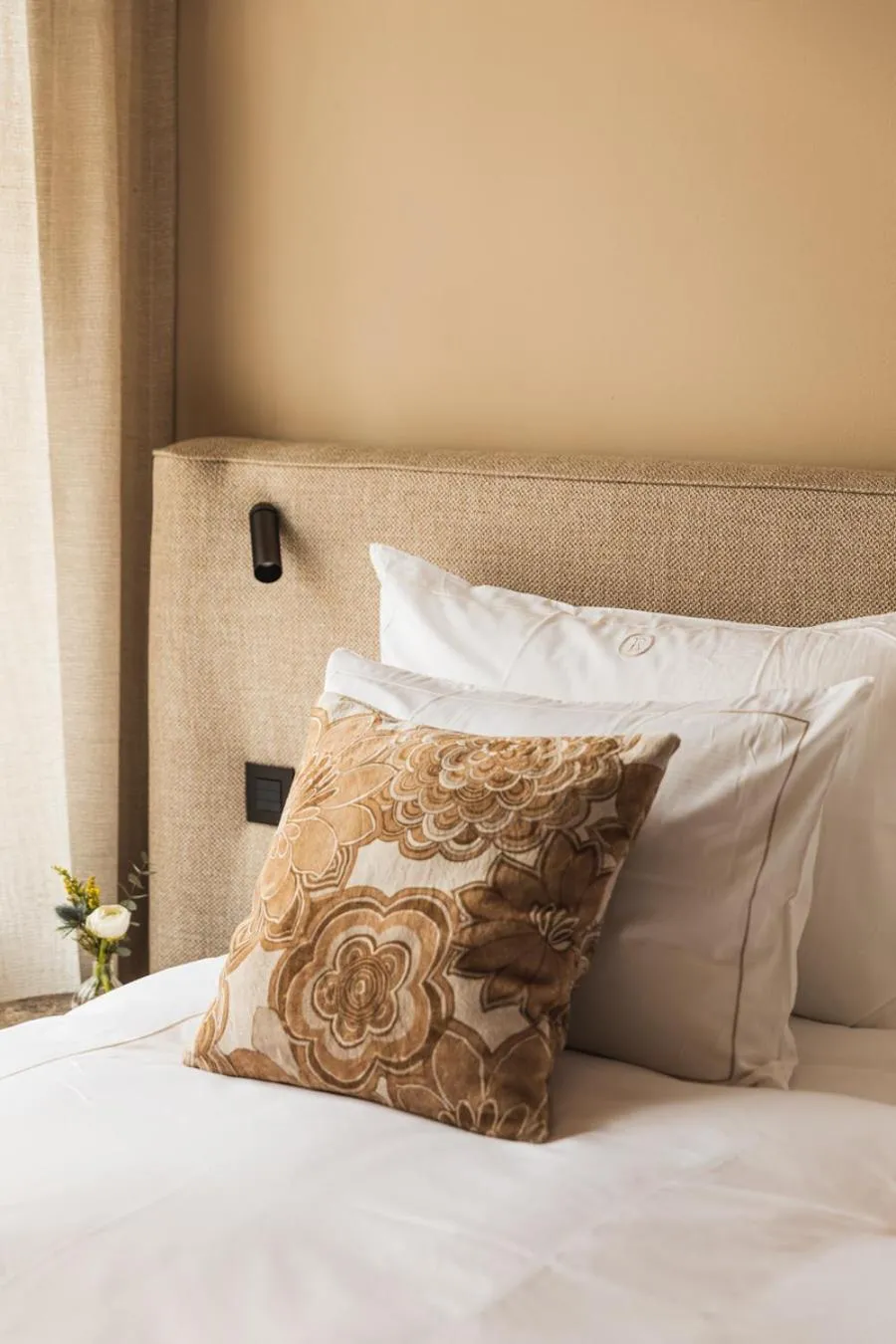 Bed in Raphaëlles Boutique b&b