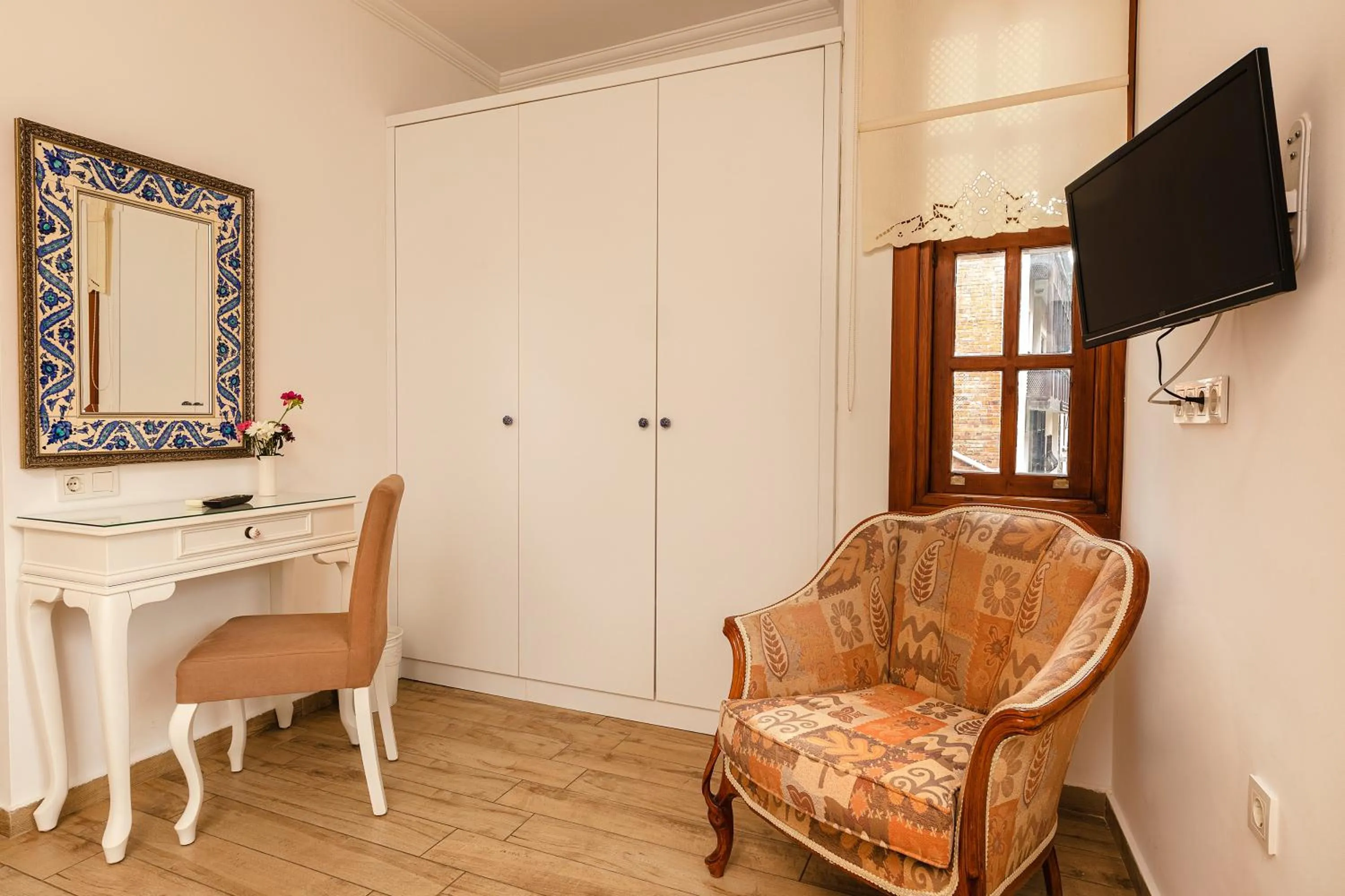 TV and multimedia in Zemira Garden Hotel