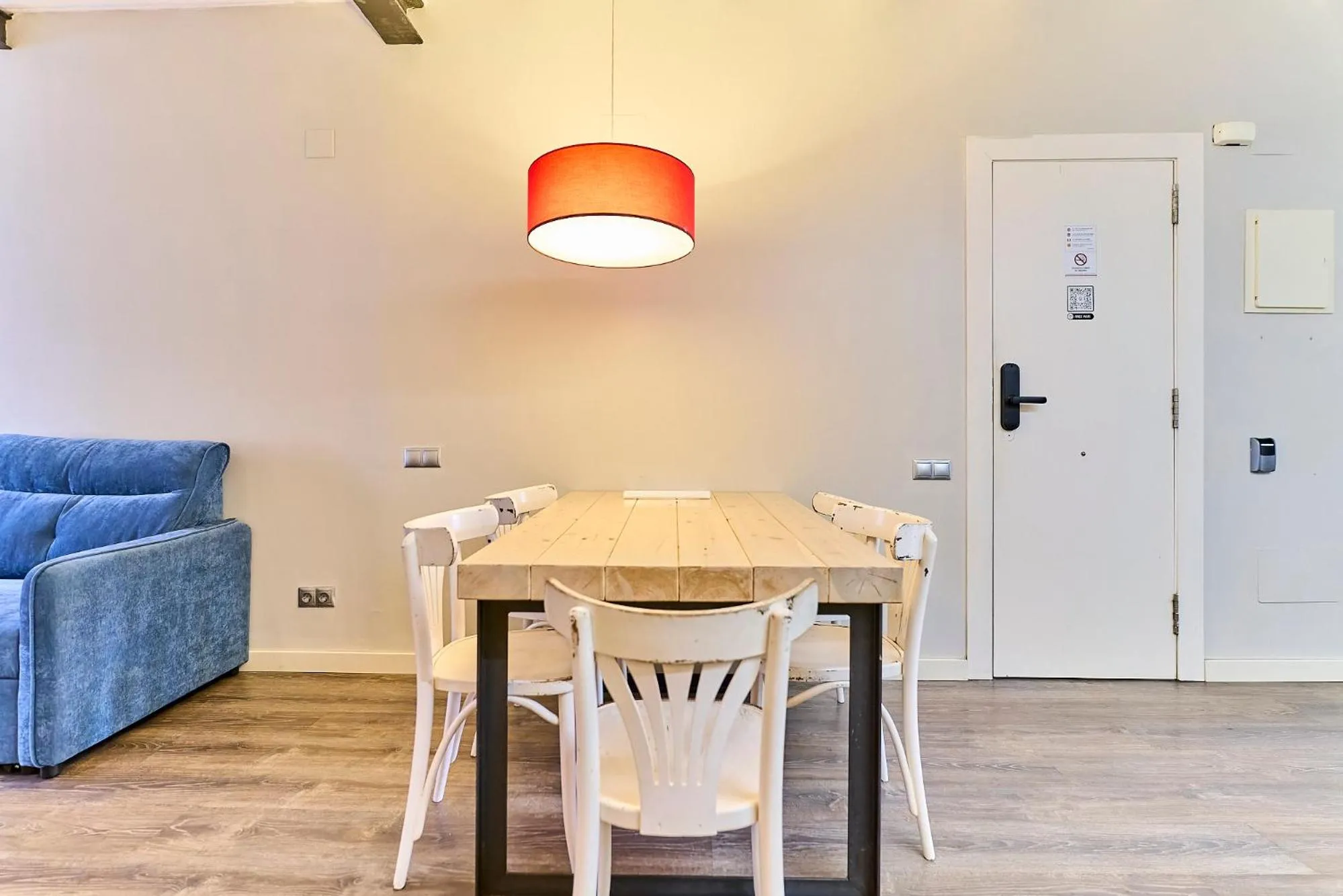 Seating area in Montserrat Apartments by gaiarooms