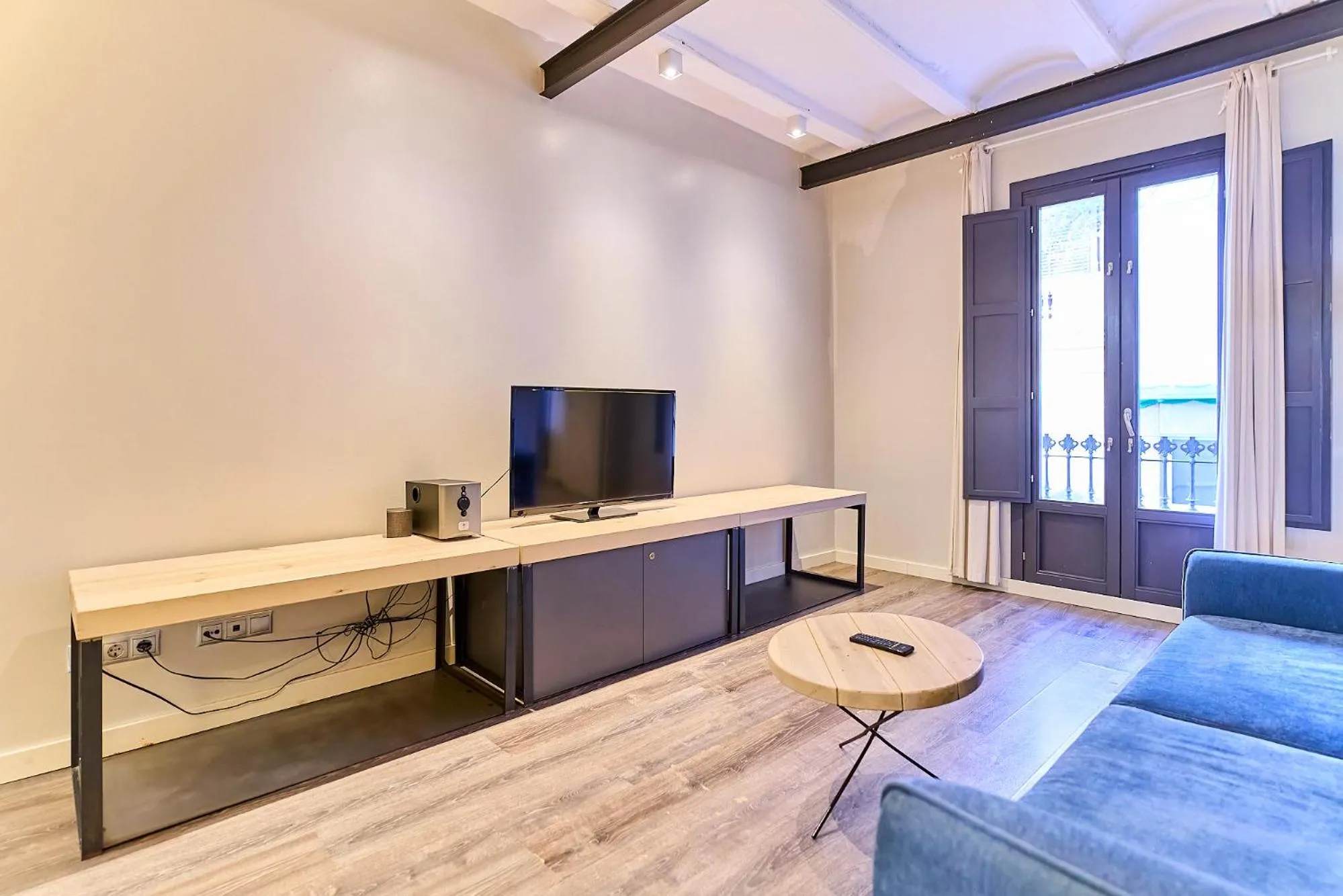 TV and multimedia in Montserrat Apartments by gaiarooms