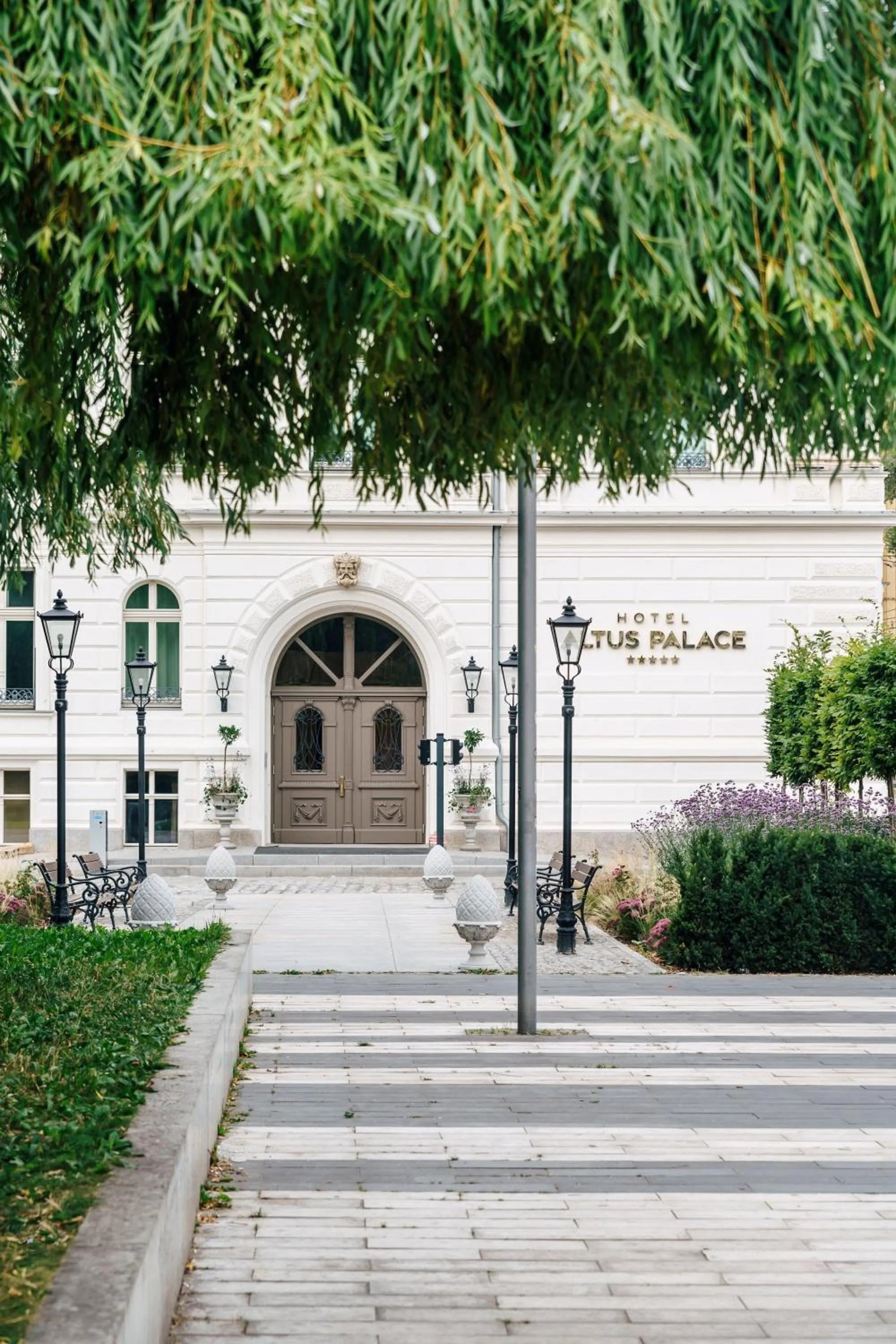 Facade/entrance in Hotel Altus Palace - Destigo Hotels