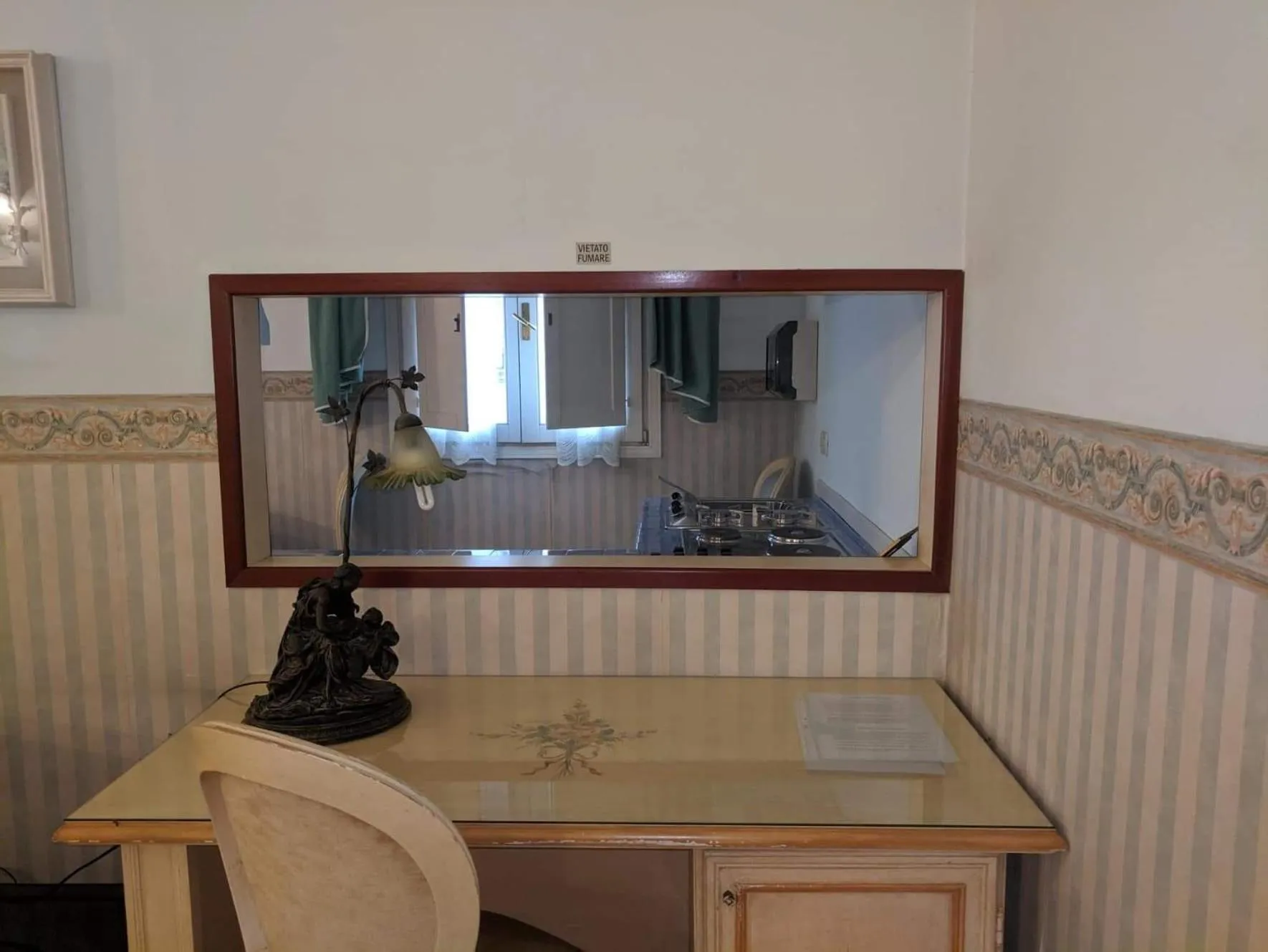 Decorative detail in D'Elite Room & Breakfast