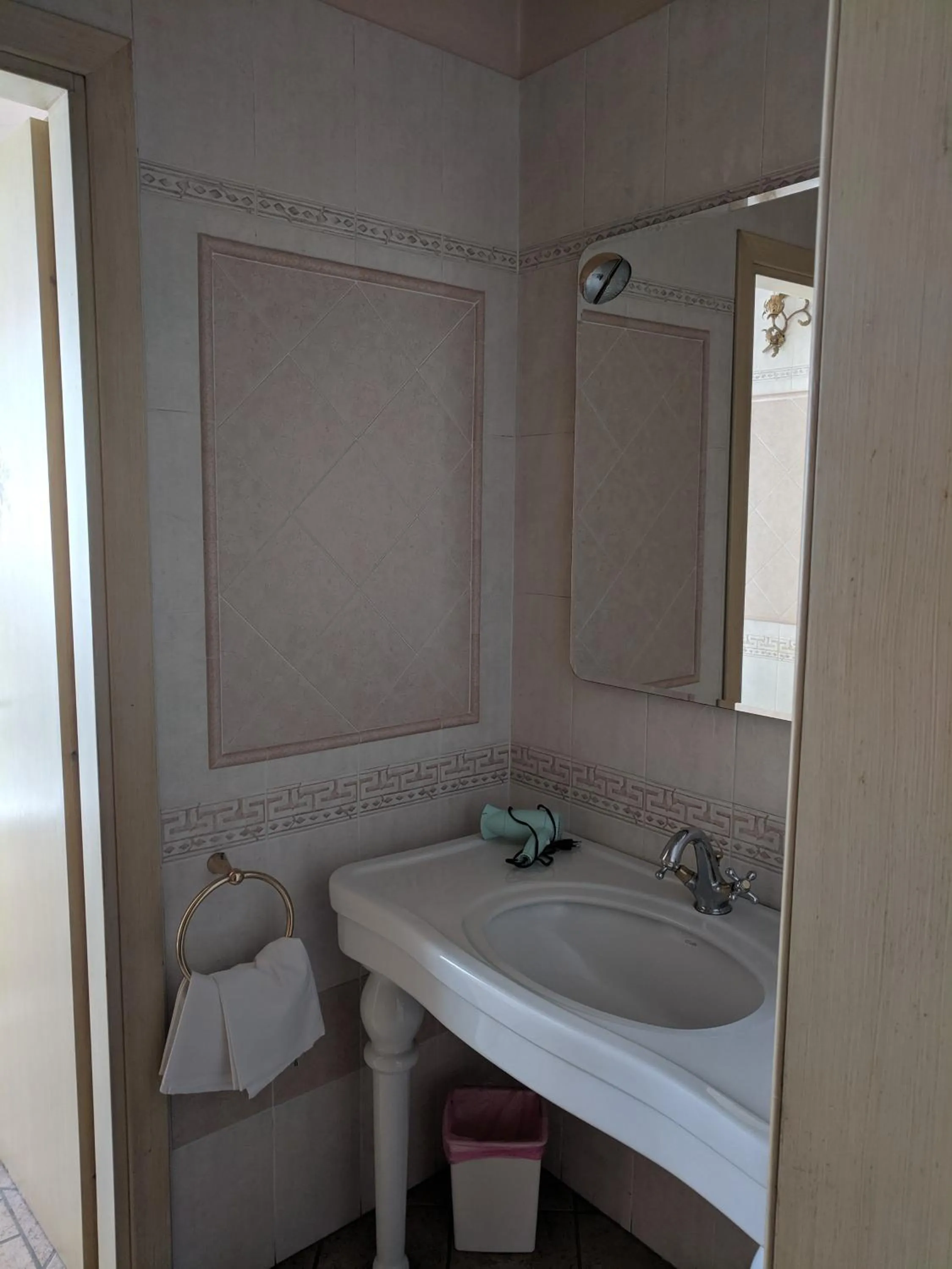 Bathroom in D'Elite Room & Breakfast