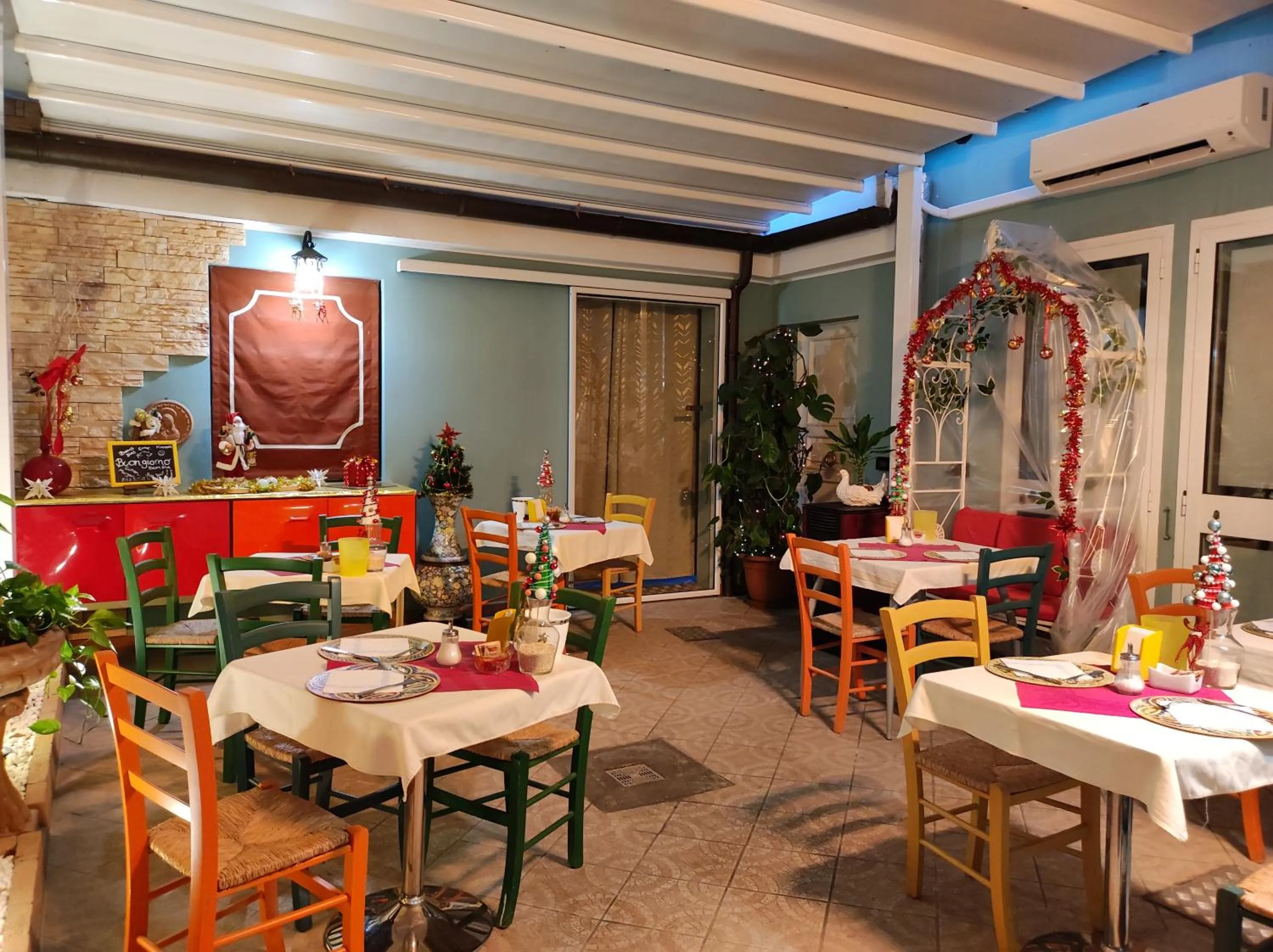 Restaurant/places to eat in D'Elite Room & Breakfast