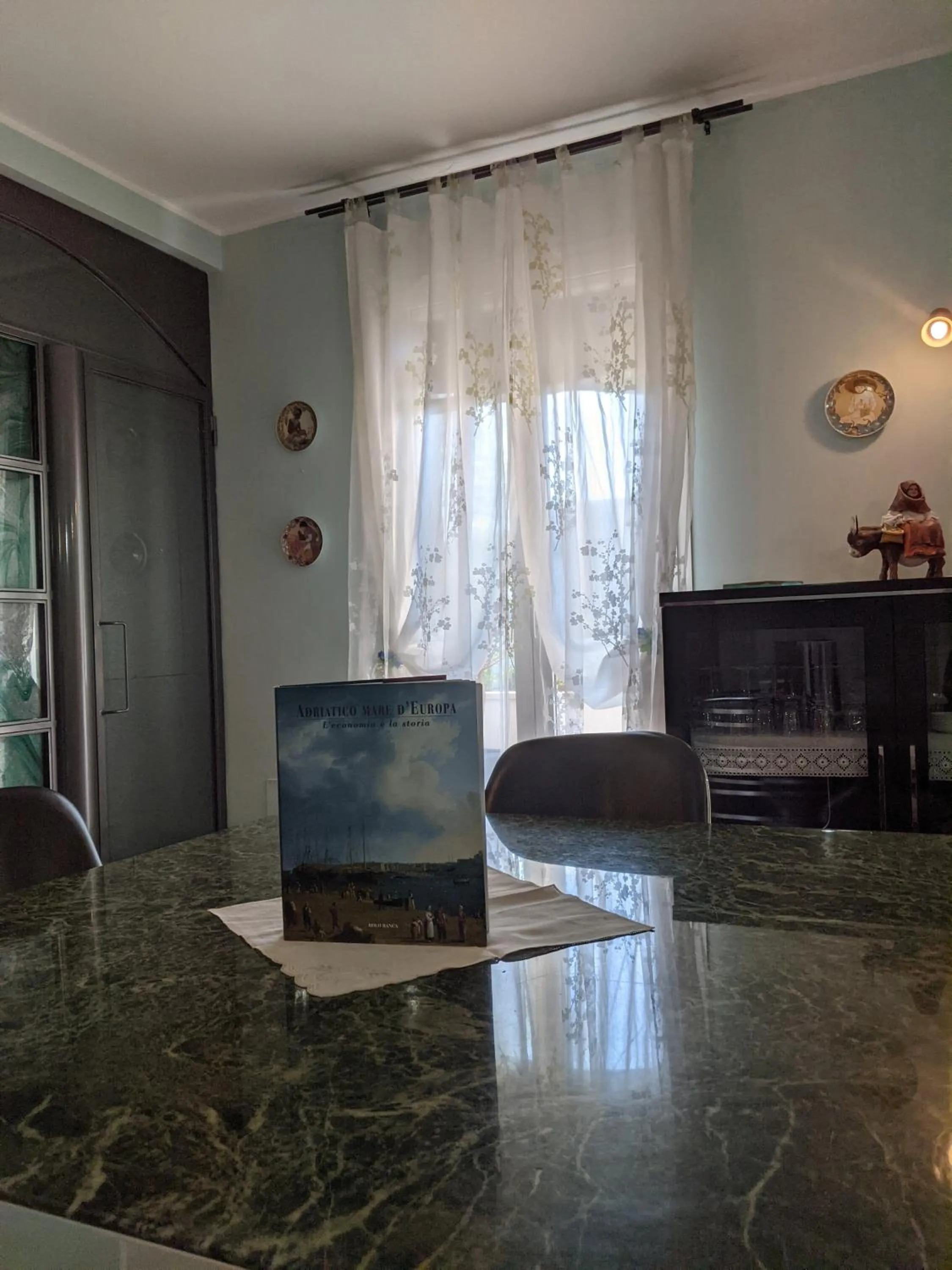 Seating area in D'Elite Room & Breakfast