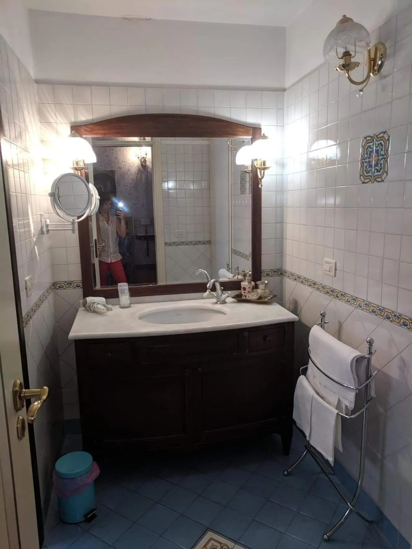 Bathroom in D'Elite Room & Breakfast