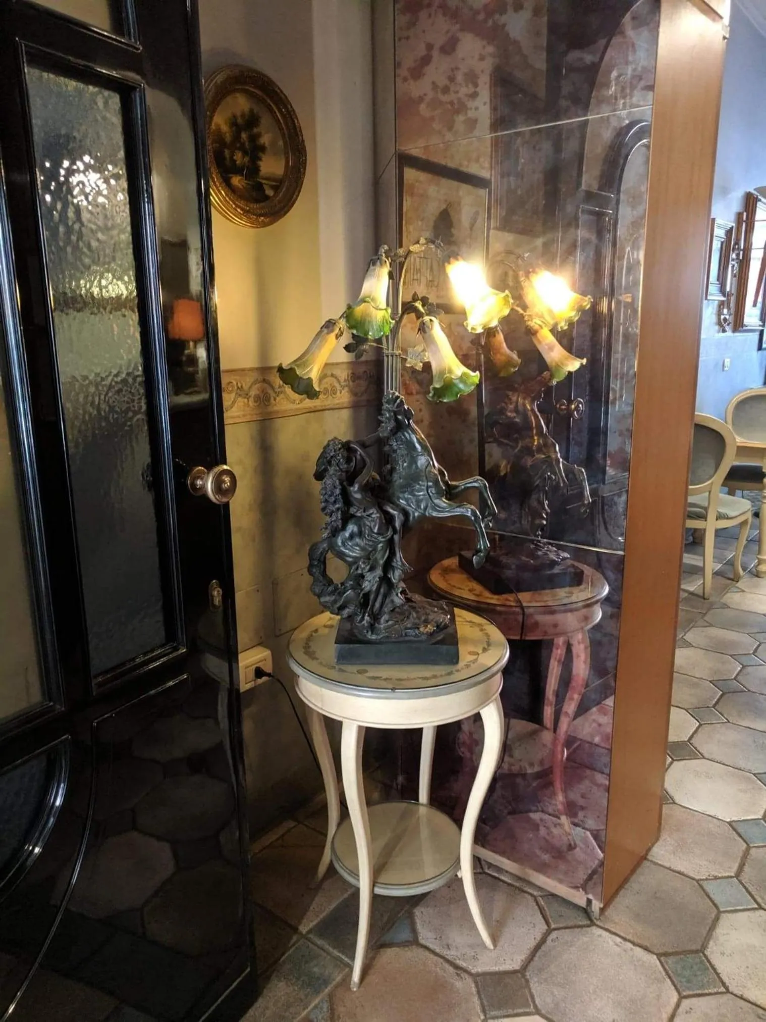 Decorative detail in D'Elite Room & Breakfast