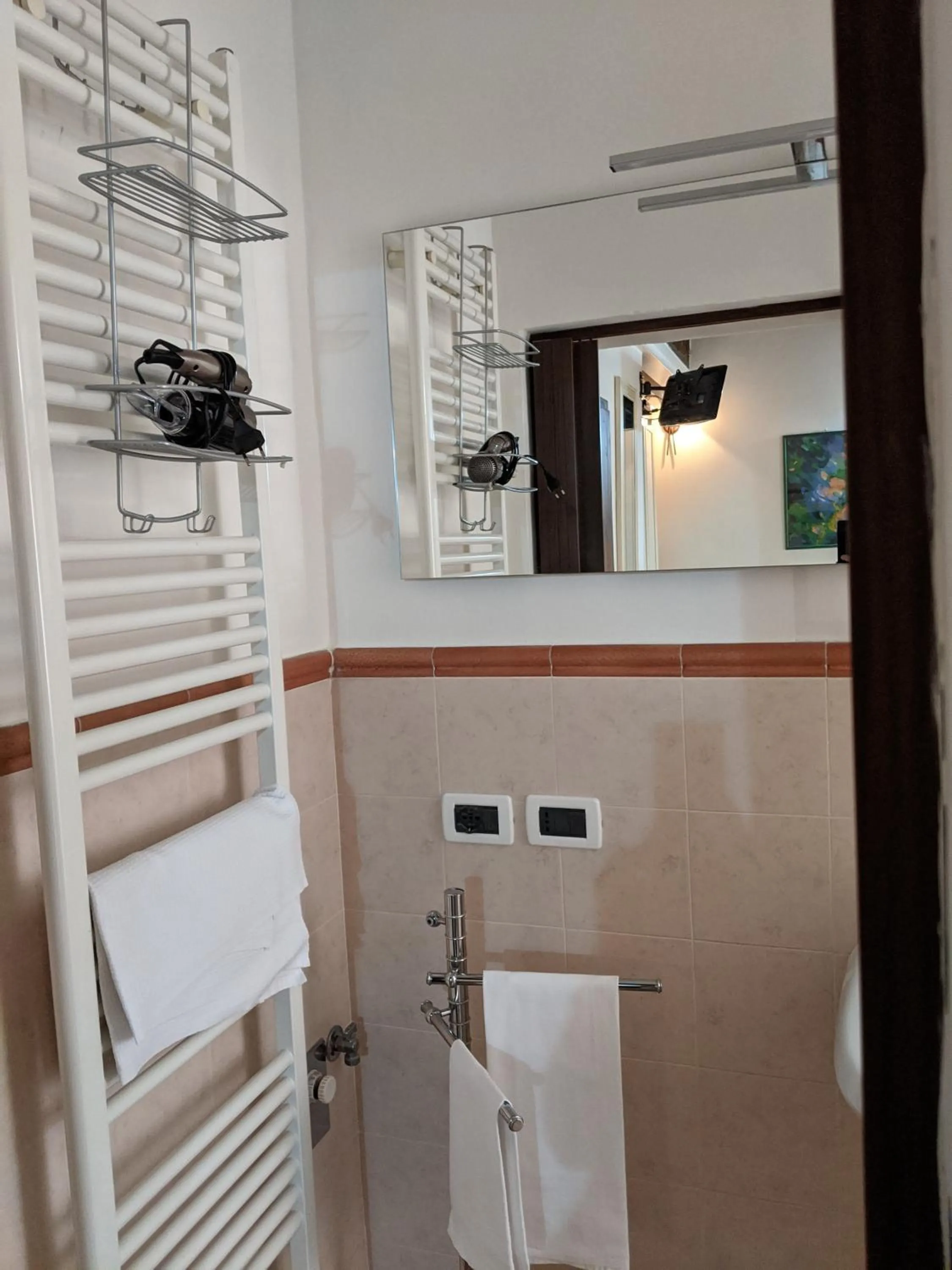 Bathroom in D'Elite Room & Breakfast