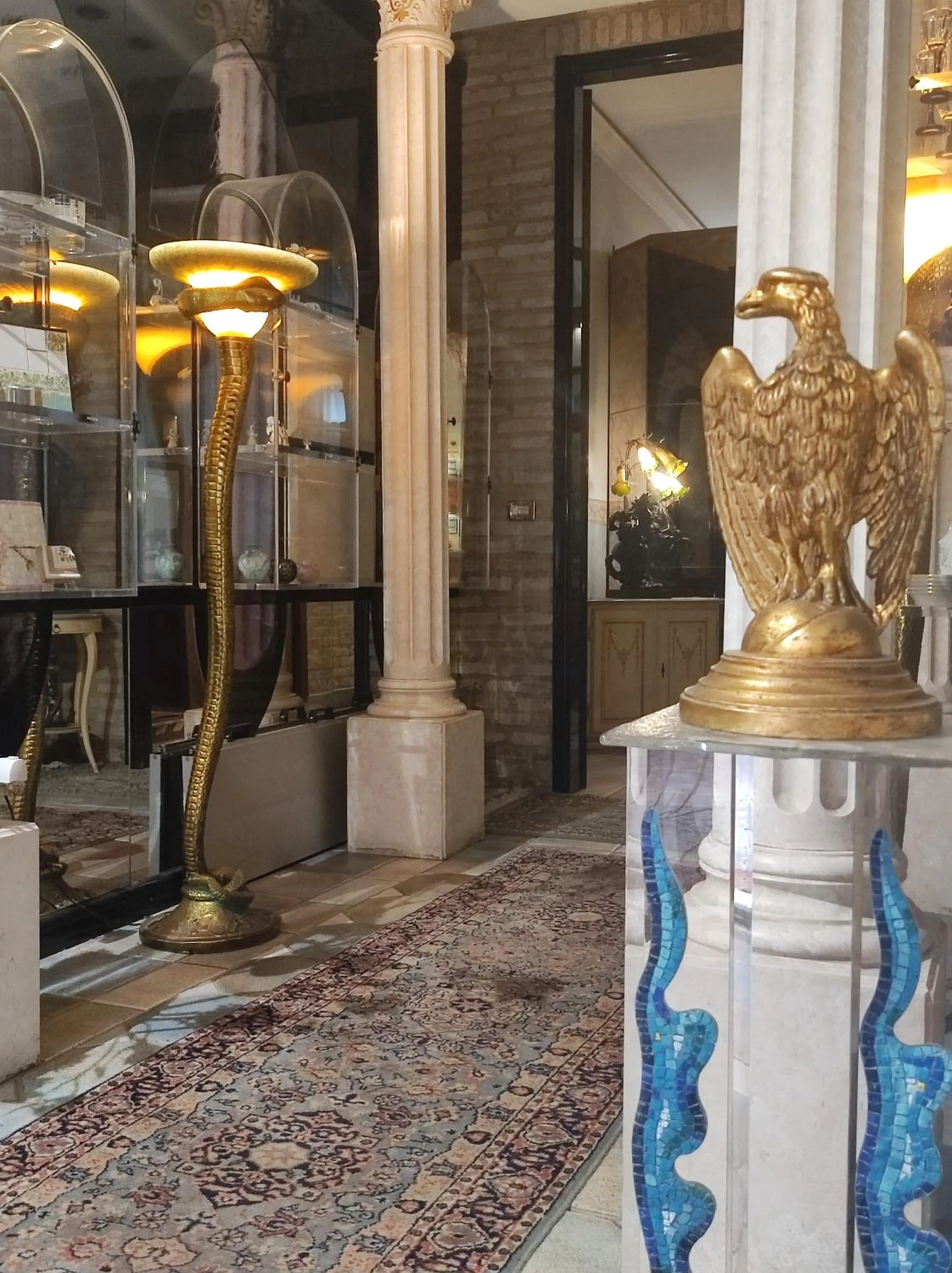 Decorative detail in D'Elite Room & Breakfast