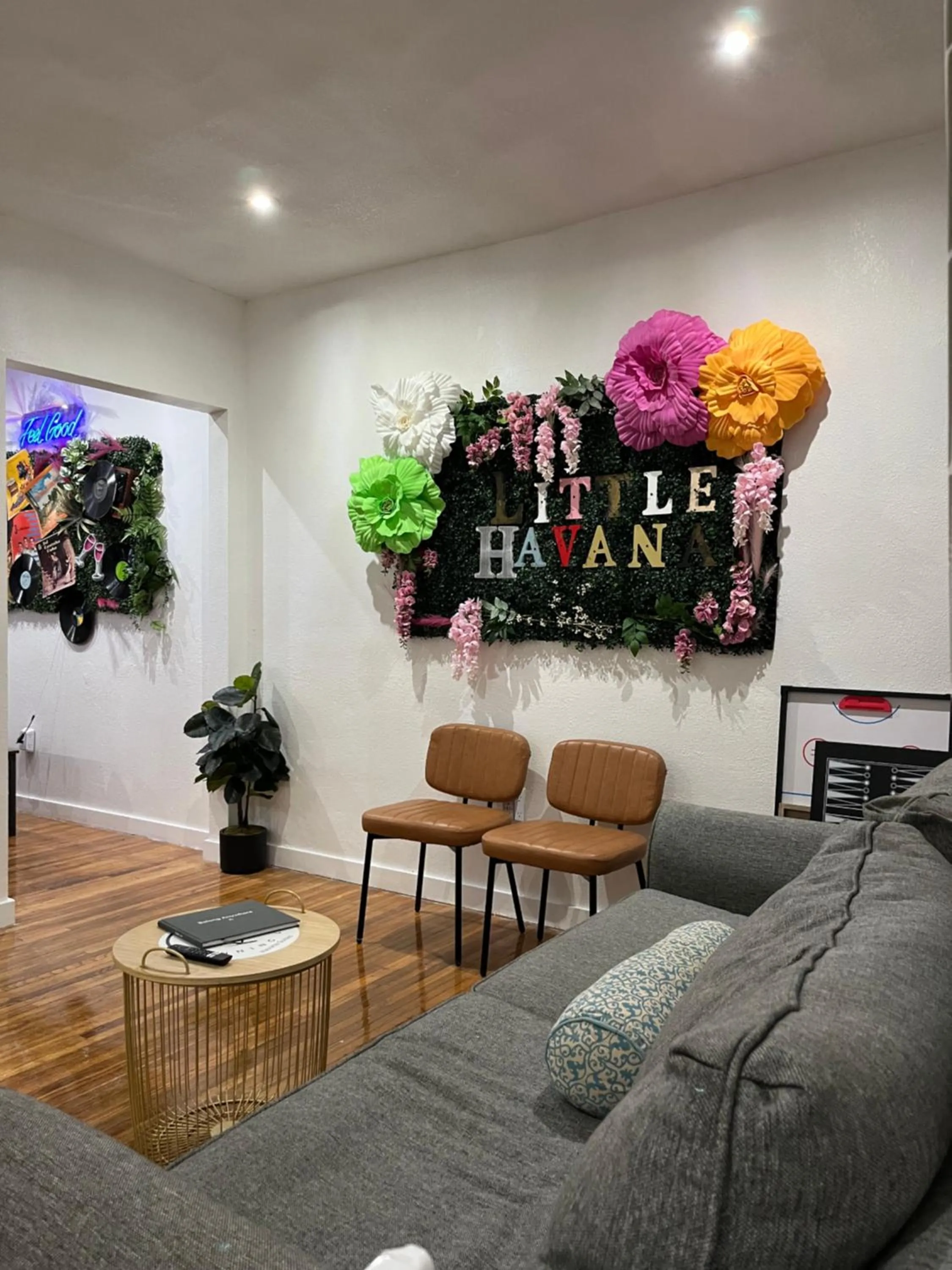 TV and multimedia in Stunning Little Havana Suites Close to airport, Calle Ocho, Brickell, Wynwood and the Beaches - Free Parking