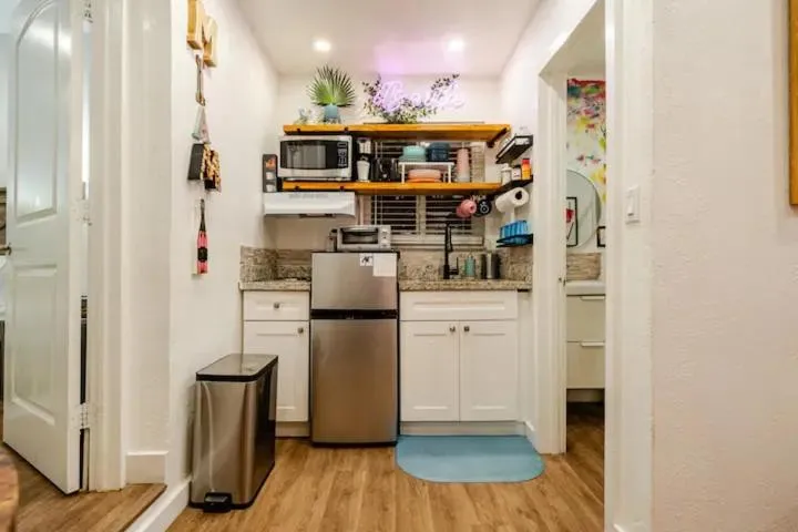 Stunning Little Havana Suites Close to airport, Calle Ocho, Brickell, Wynwood and the Beaches - Free Parking