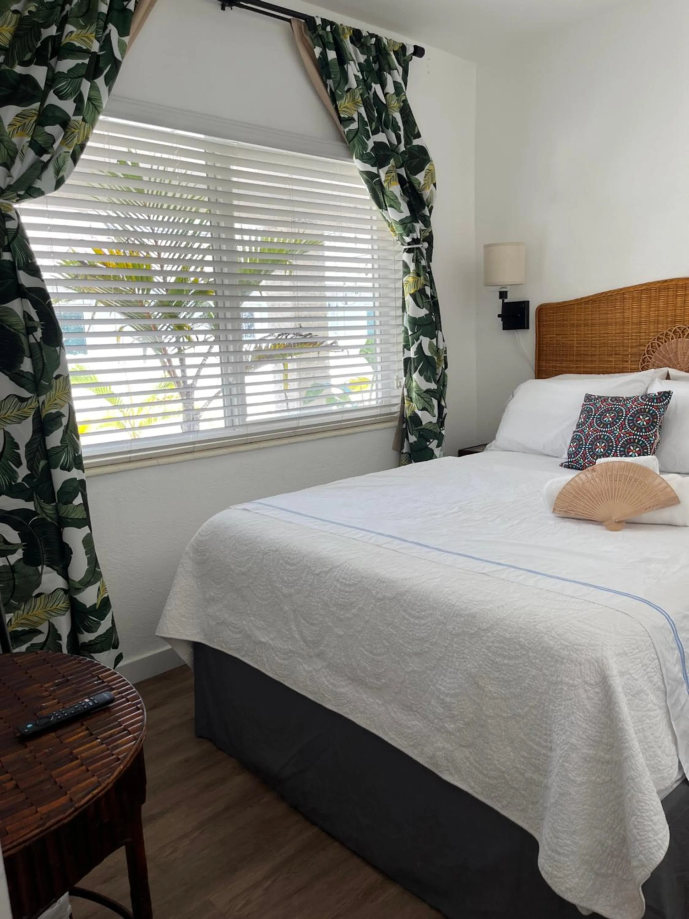Bed in Stunning Little Havana Suites Close to airport, Calle Ocho, Brickell, Wynwood and the Beaches - Free Parking