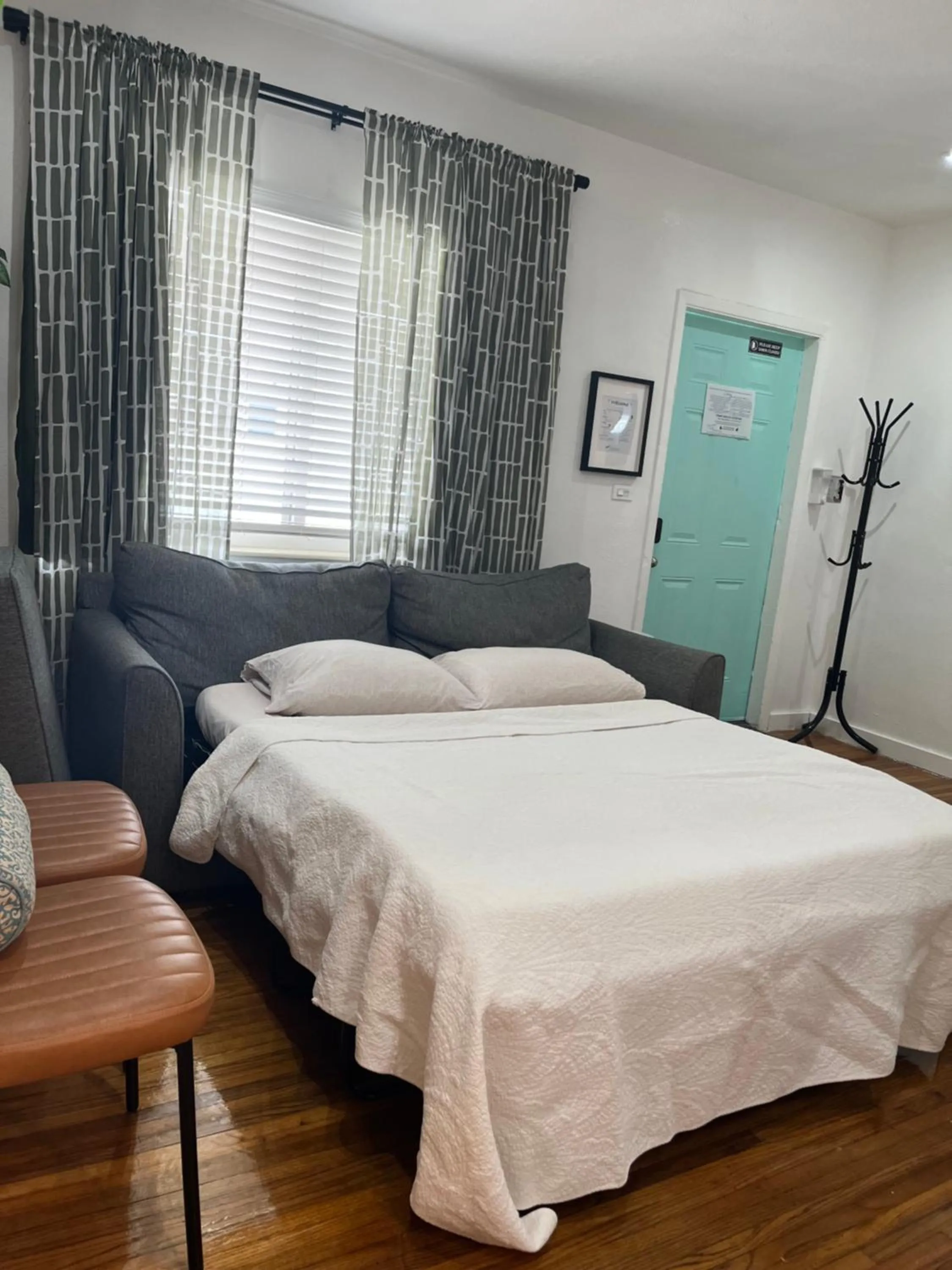 Bed in Stunning Little Havana Suites Close to airport, Calle Ocho, Brickell, Wynwood and the Beaches - Free Parking