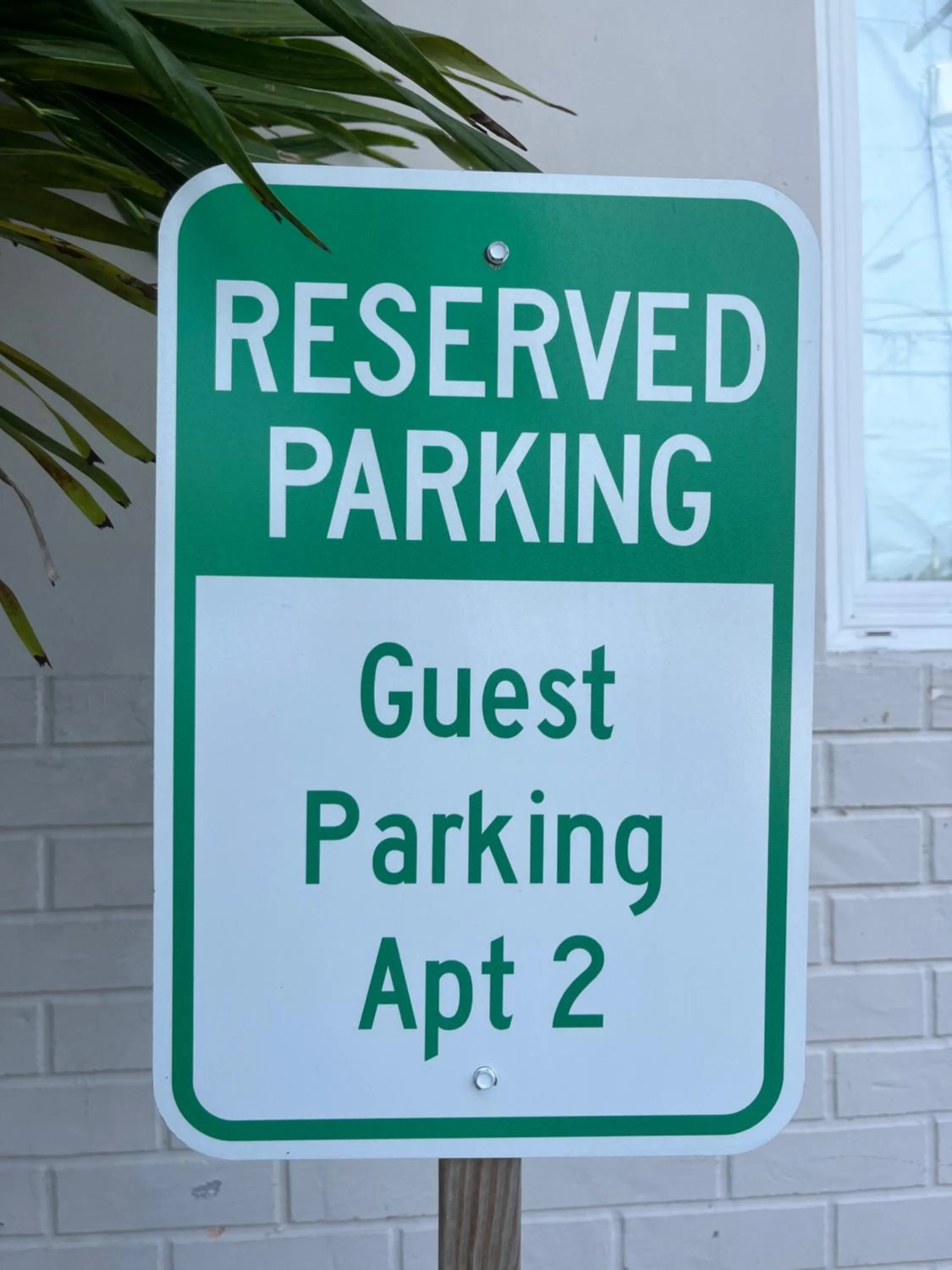 Parking in Stunning Little Havana Suites Close to airport, Calle Ocho, Brickell, Wynwood and the Beaches - Free Parking