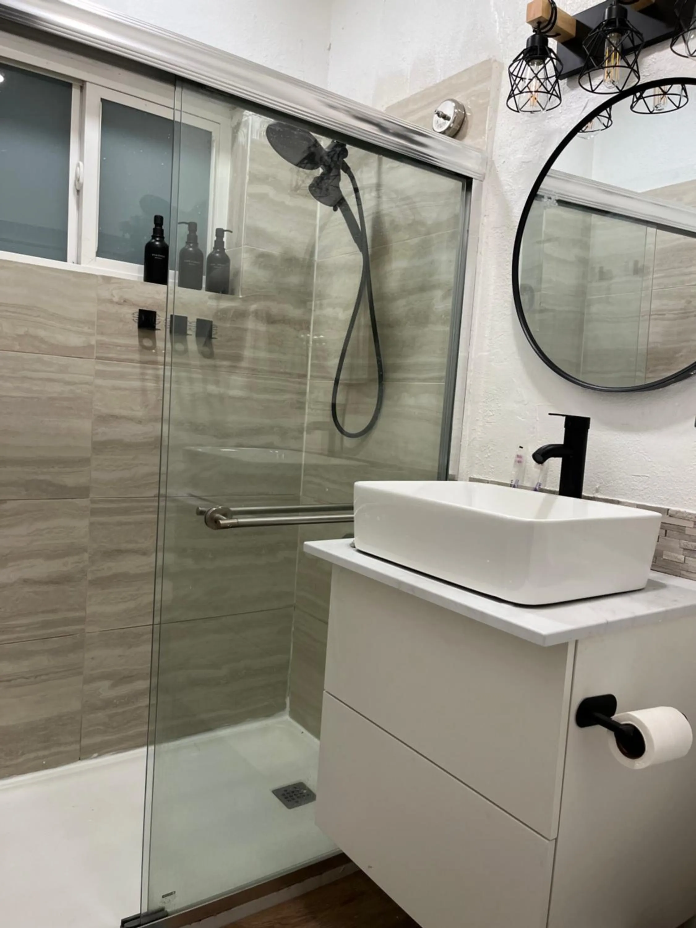 Toilet in Stunning Little Havana Suites Close to airport, Calle Ocho, Brickell, Wynwood and the Beaches - Free Parking