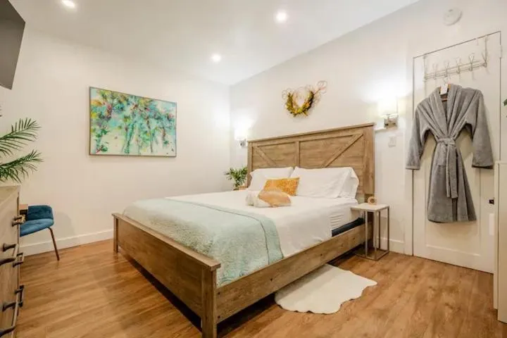 Bed in Stunning Little Havana Suites Close to airport, Calle Ocho, Brickell, Wynwood and the Beaches - Free Parking