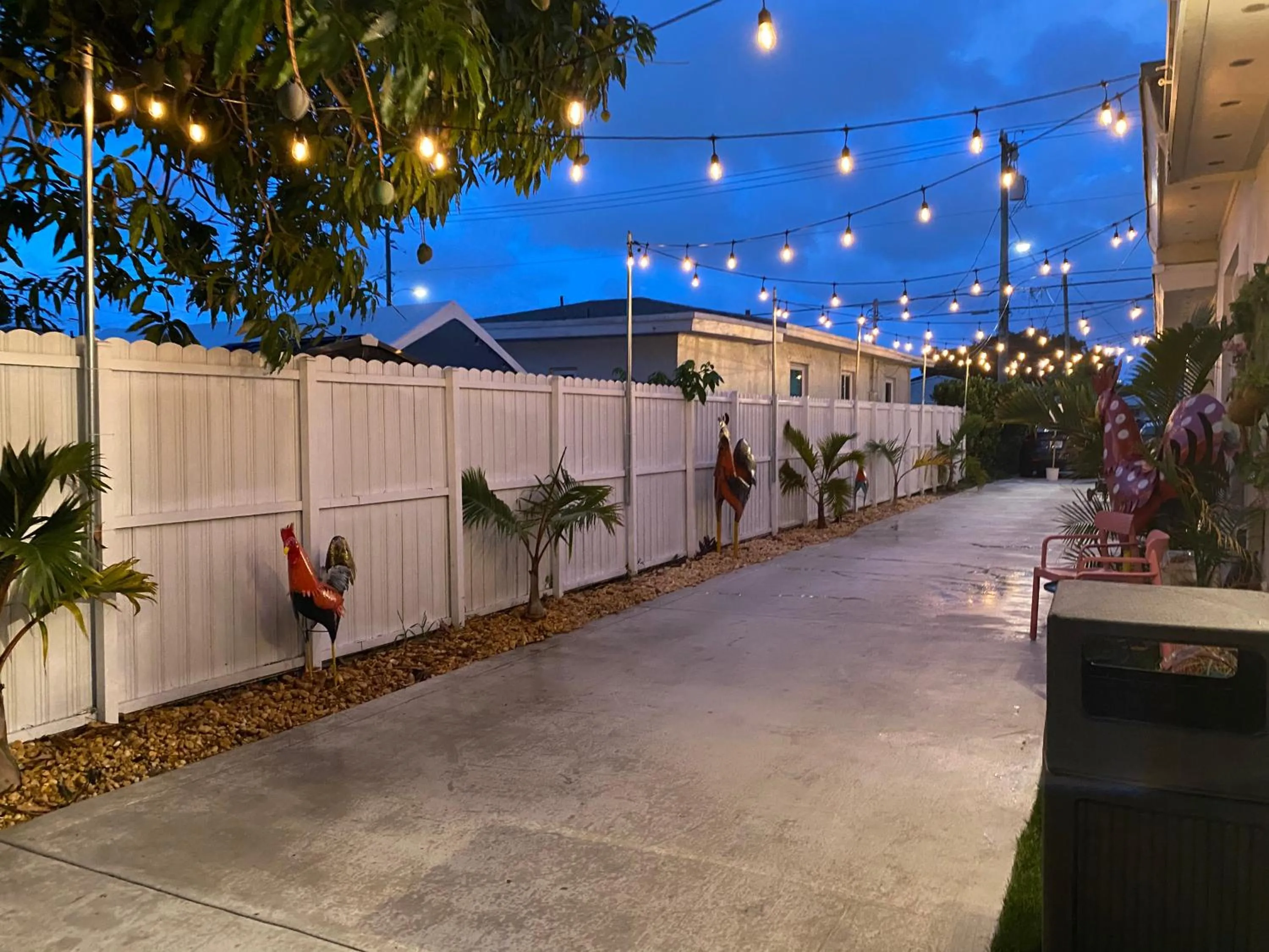 Property building in Stunning Little Havana Suites Close to airport, Calle Ocho, Brickell, Wynwood and the Beaches - Free Parking