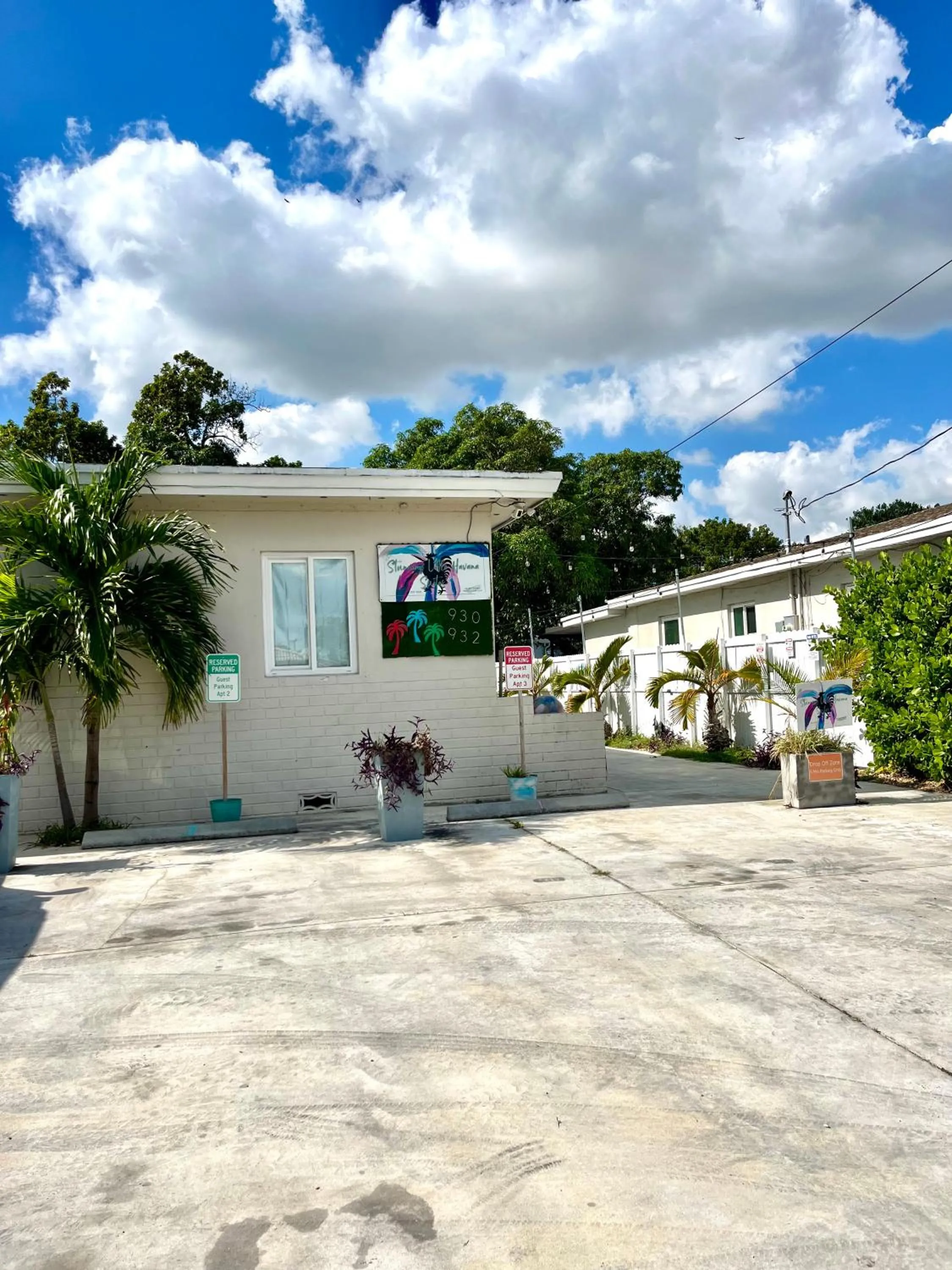 Stunning Little Havana Suites Close to airport, Calle Ocho, Brickell, Wynwood and the Beaches - Free Parking