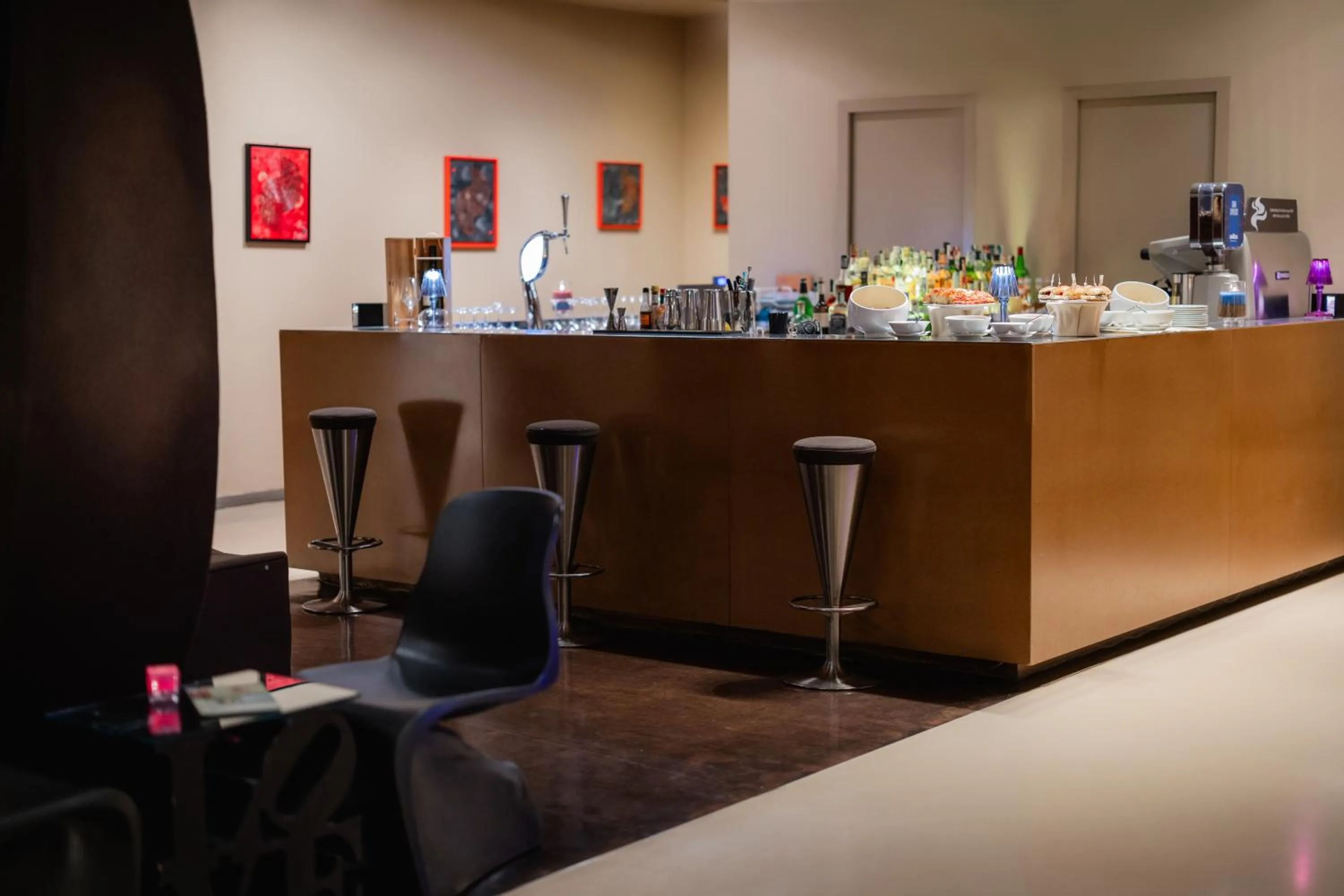Lounge or bar in UNA Hotels Vittoria Firenze