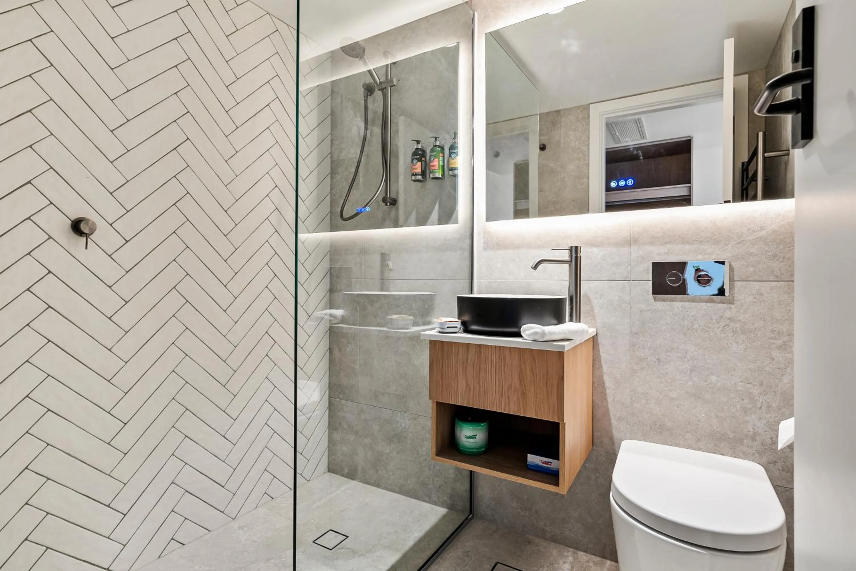 Shower in Prince of Wales Hotel