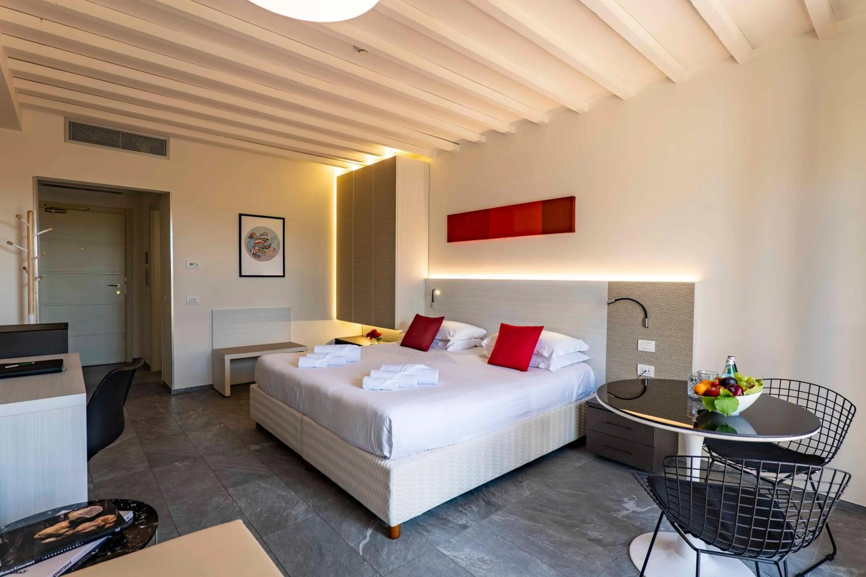 Bed in Villasanpaolo Resort & Spa