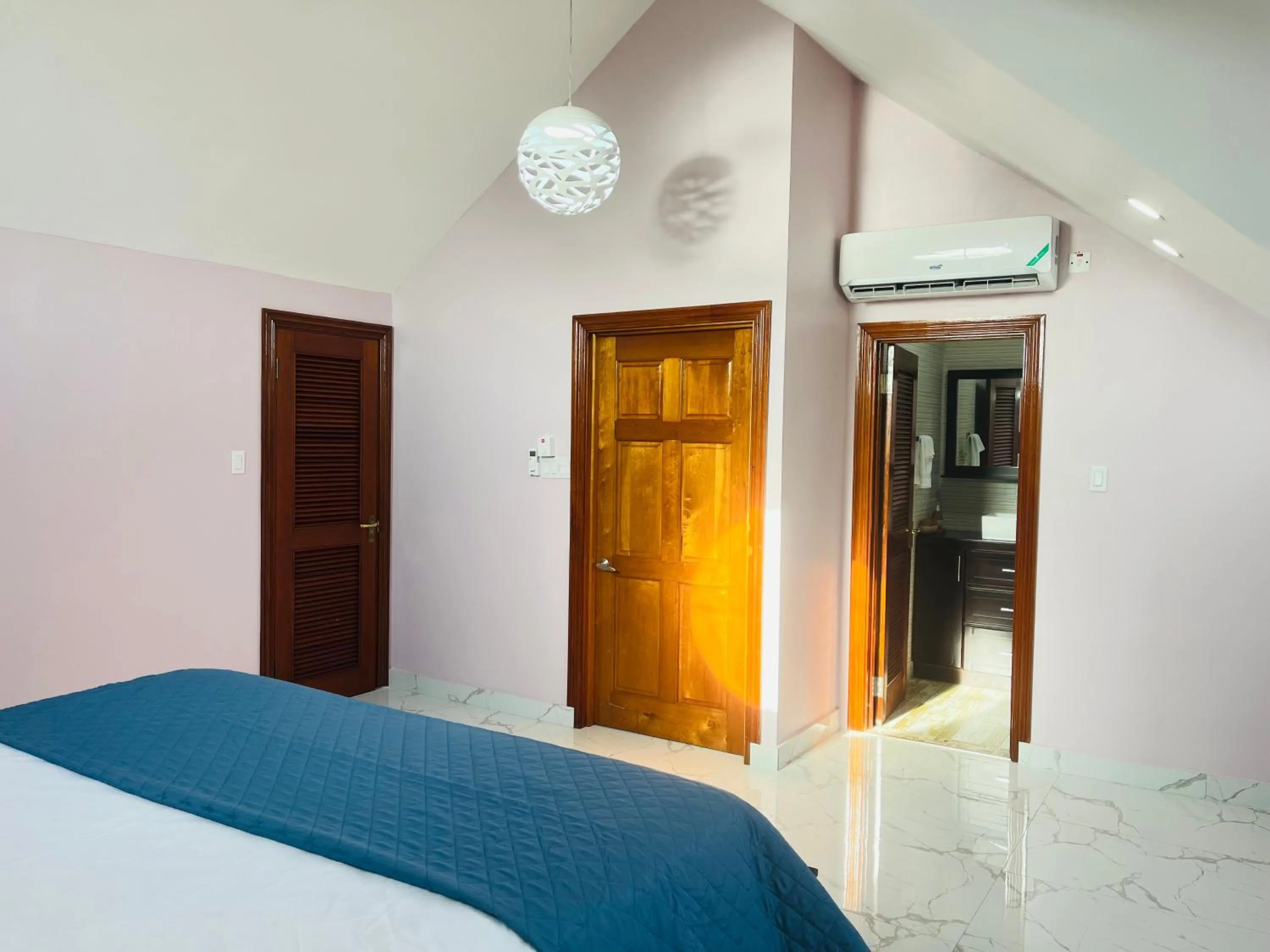 Bedroom, Bed in Luxury Apartments and Rooms,The Lagoons