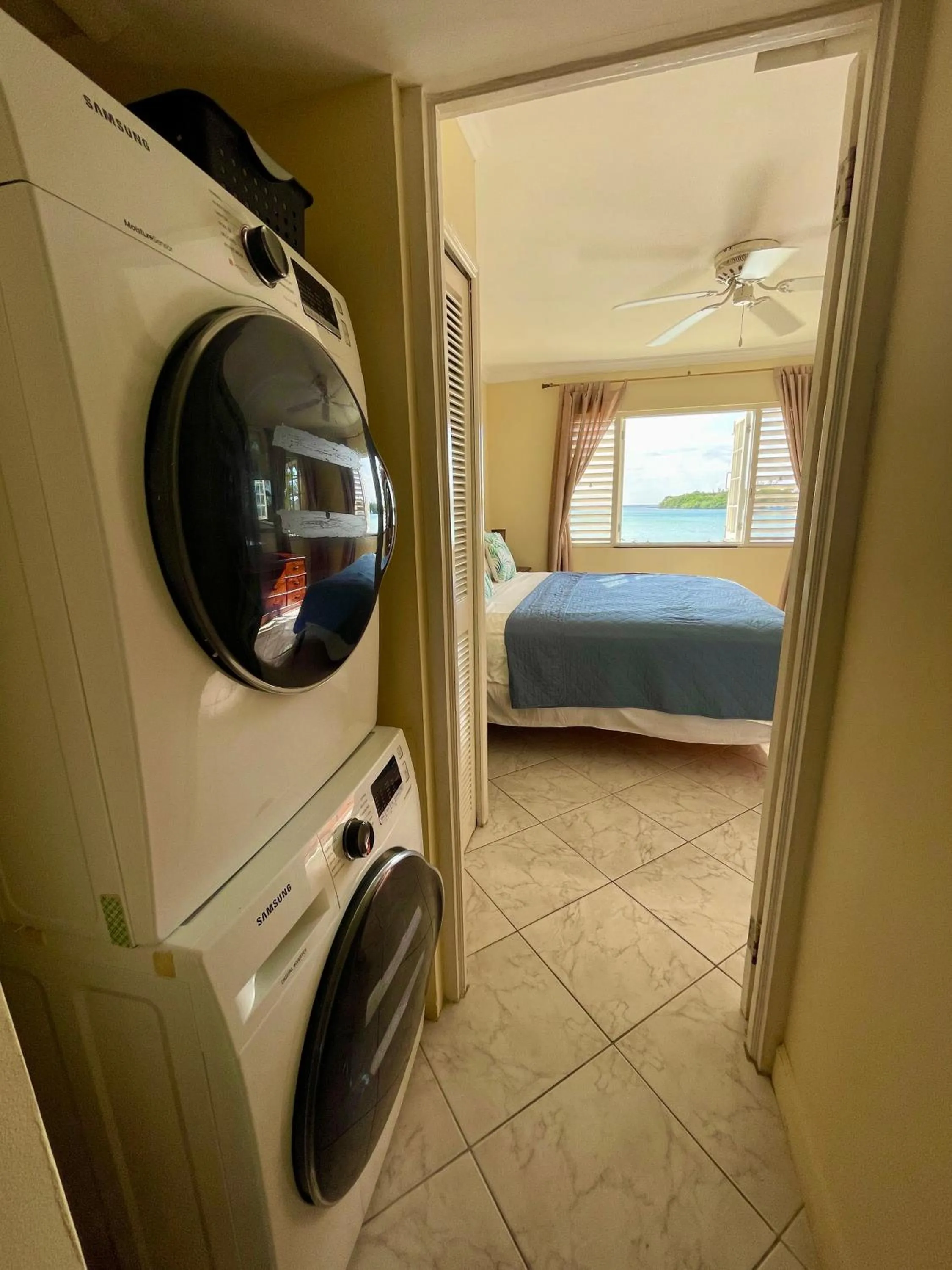 washing machine, Bed in Luxury Apartments and Rooms,The Lagoons
