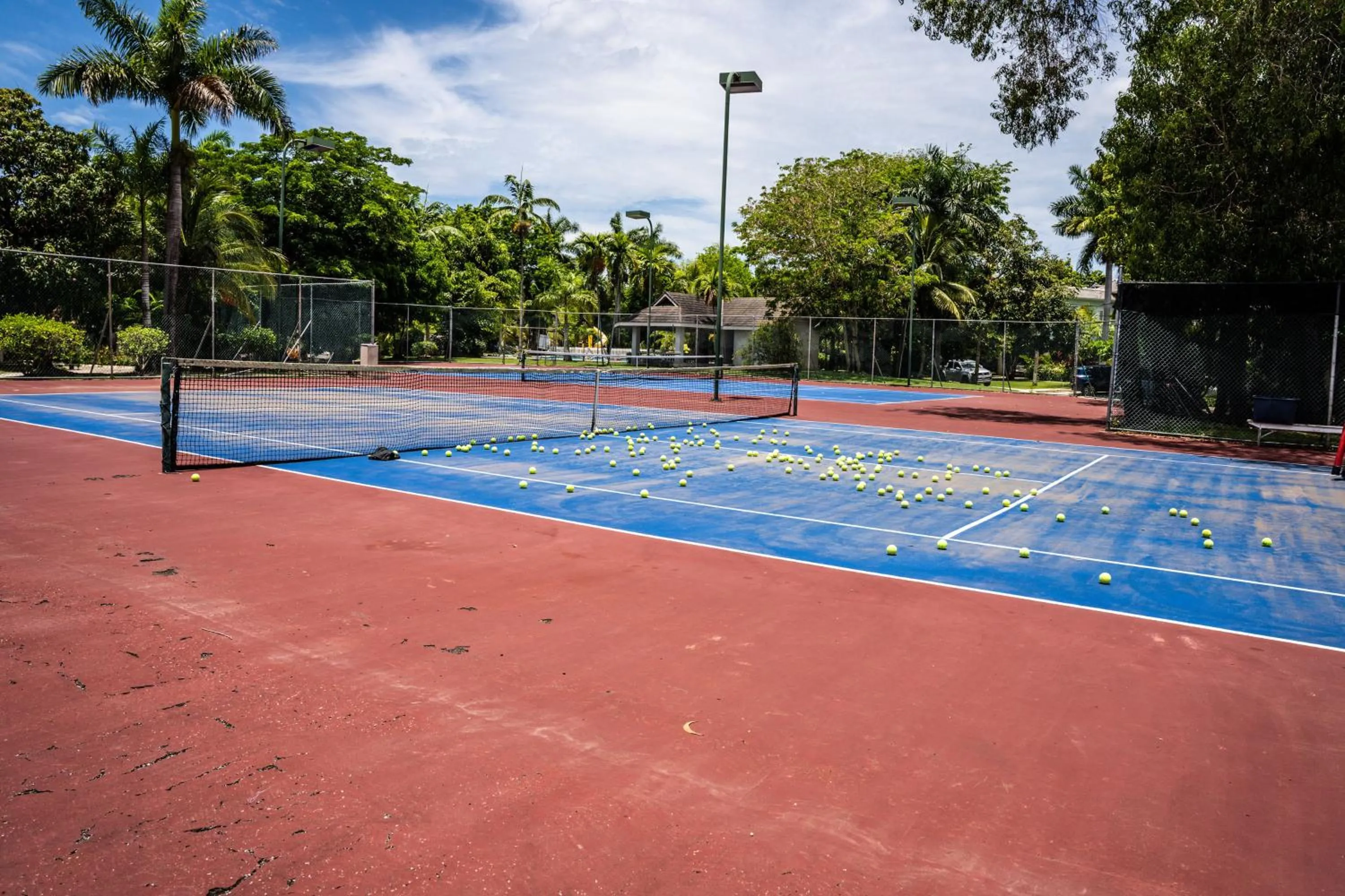 Tennis court in Luxury Apartments and Rooms,The Lagoons