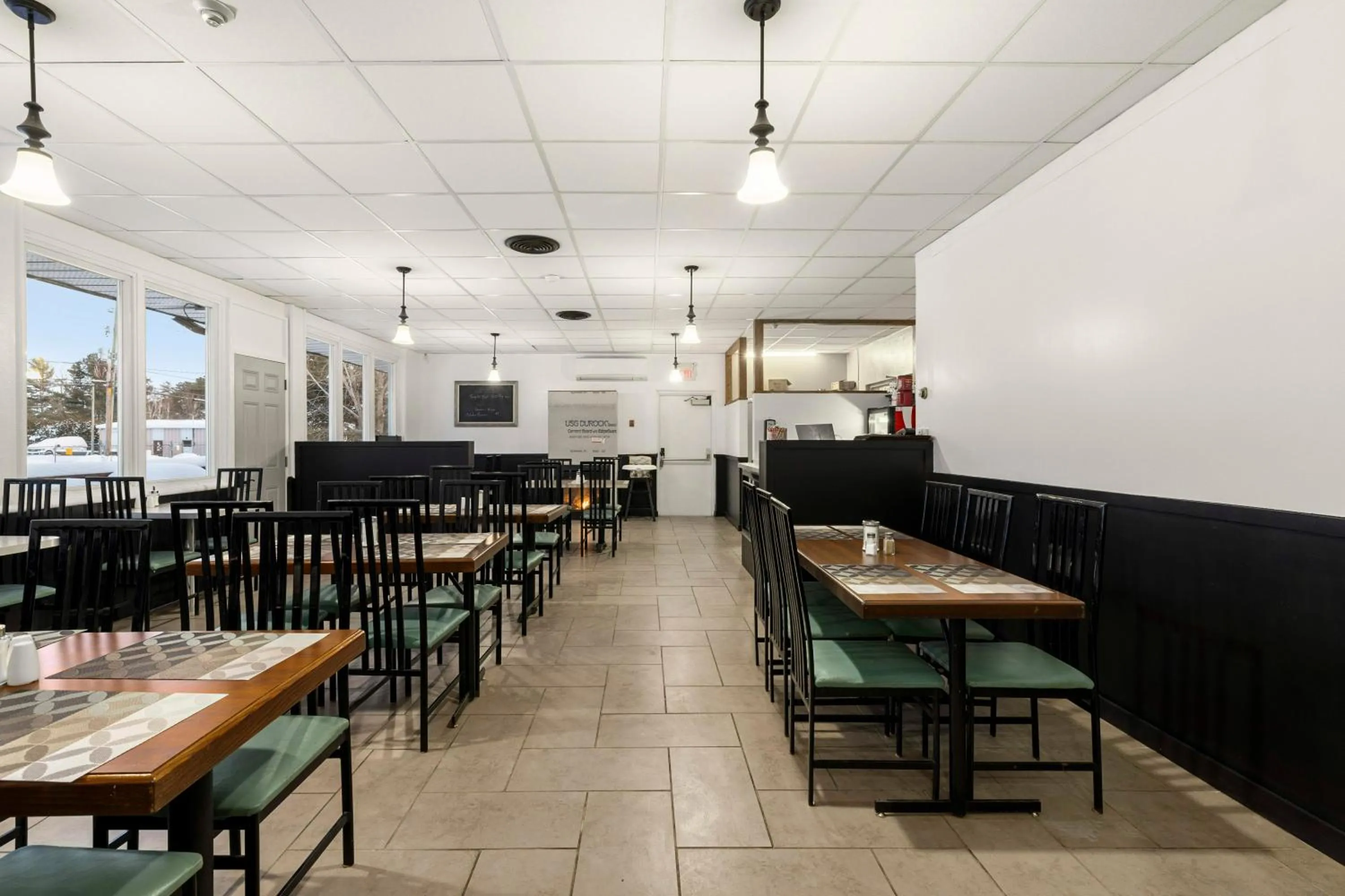 Restaurant/places to eat in Lakeside Inn