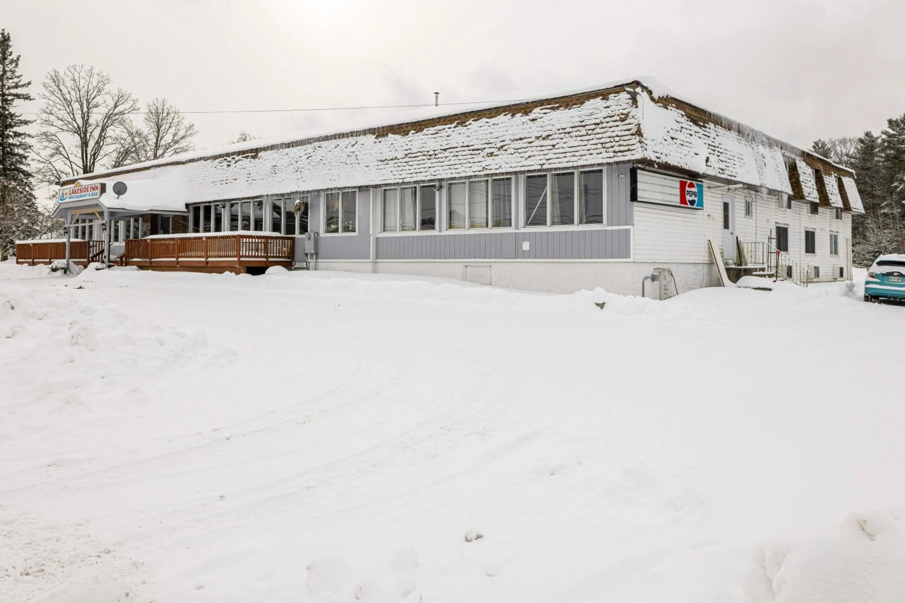Property building in Lakeside Inn