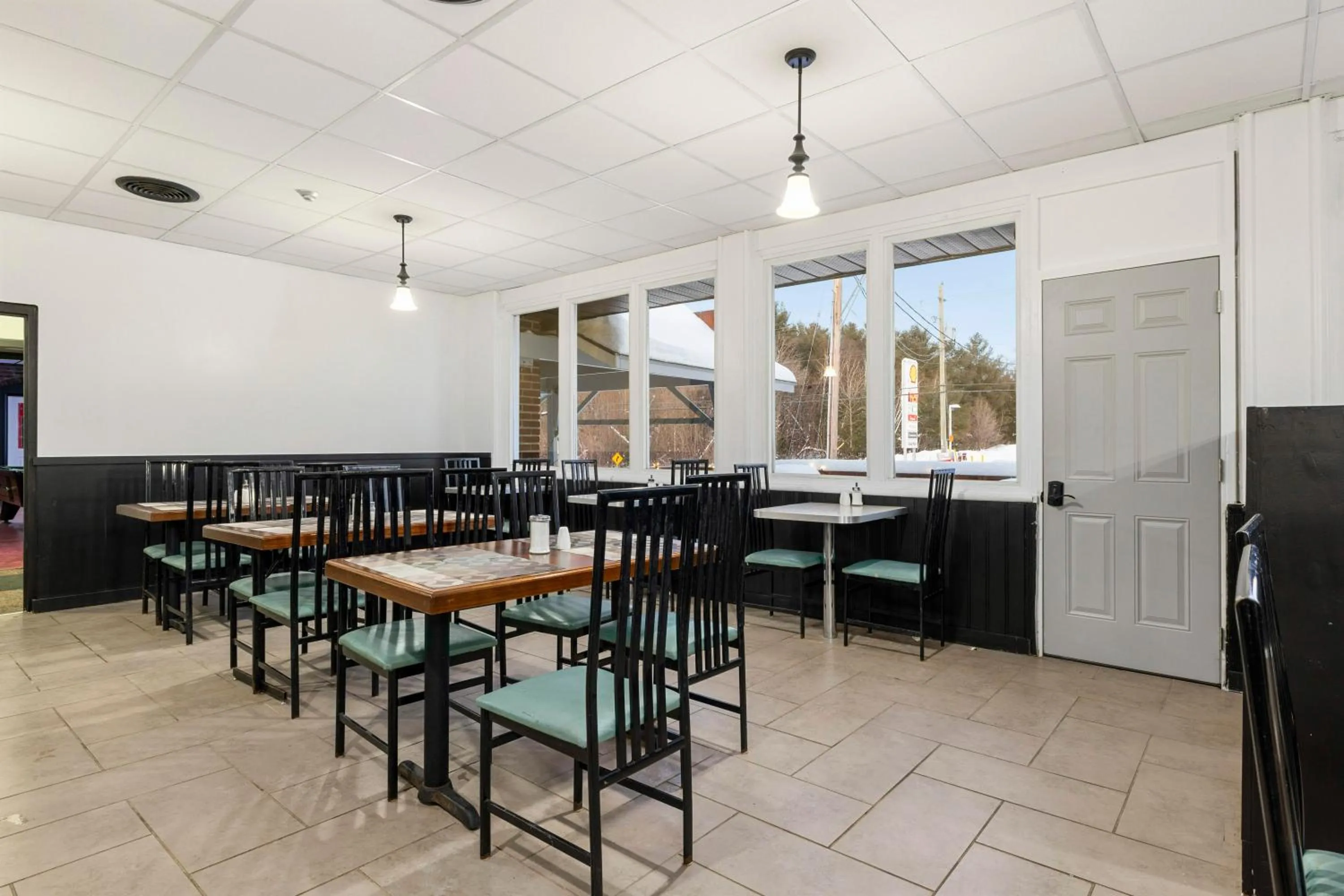 Restaurant/places to eat in Lakeside Inn