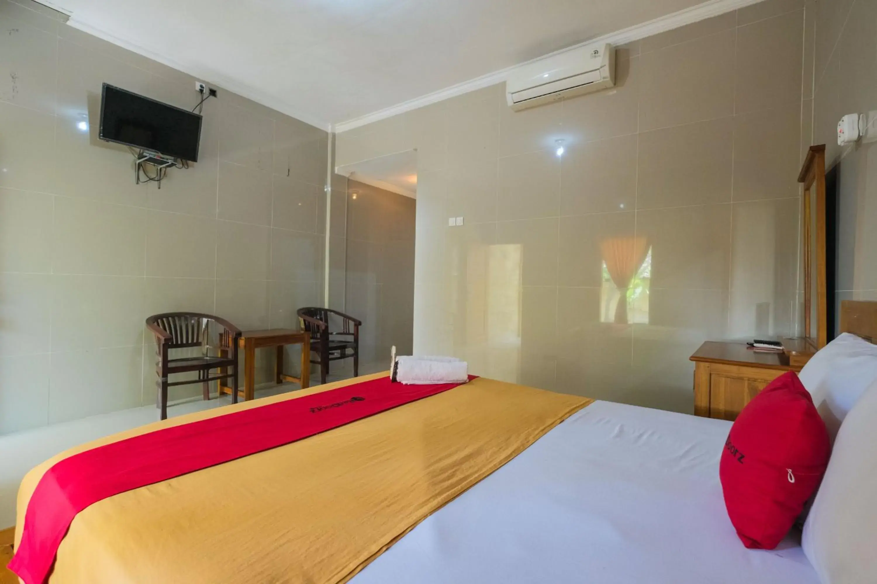 Bedroom, Bed in RedDoorz at Tanjung Alam Hotel Lovina Bedroom, Bed in RedDoorz at Tanjung Alam Hotel Lovina