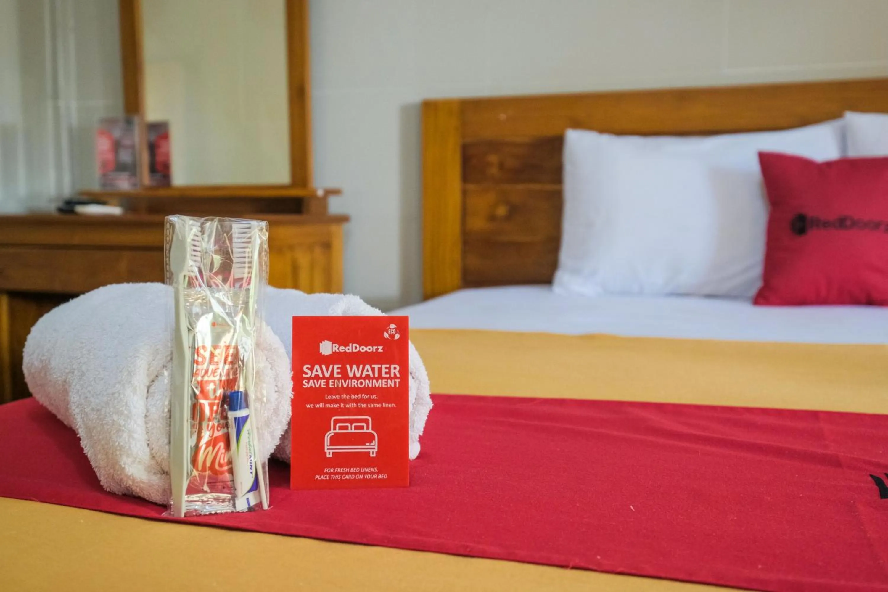 Bedroom, Bed in RedDoorz at Tanjung Alam Hotel Lovina