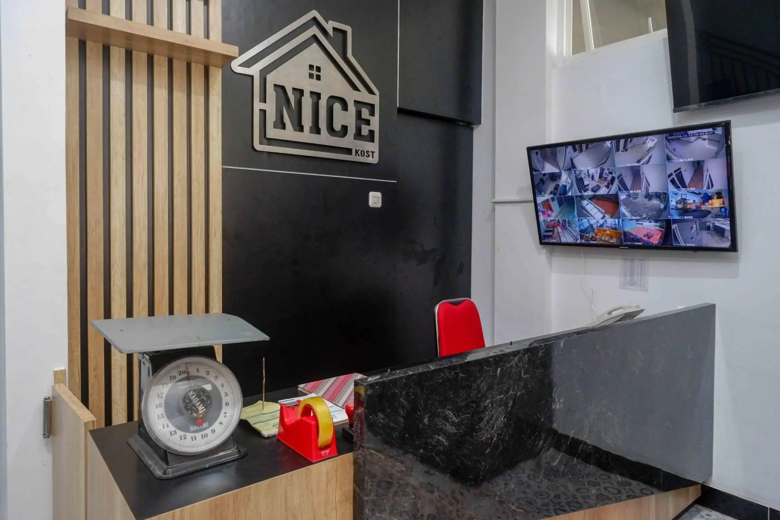 Lobby or reception in RedDoorz Plus near Patung Kuda Undip Lobby or reception in RedDoorz Plus near Patung Kuda Undip