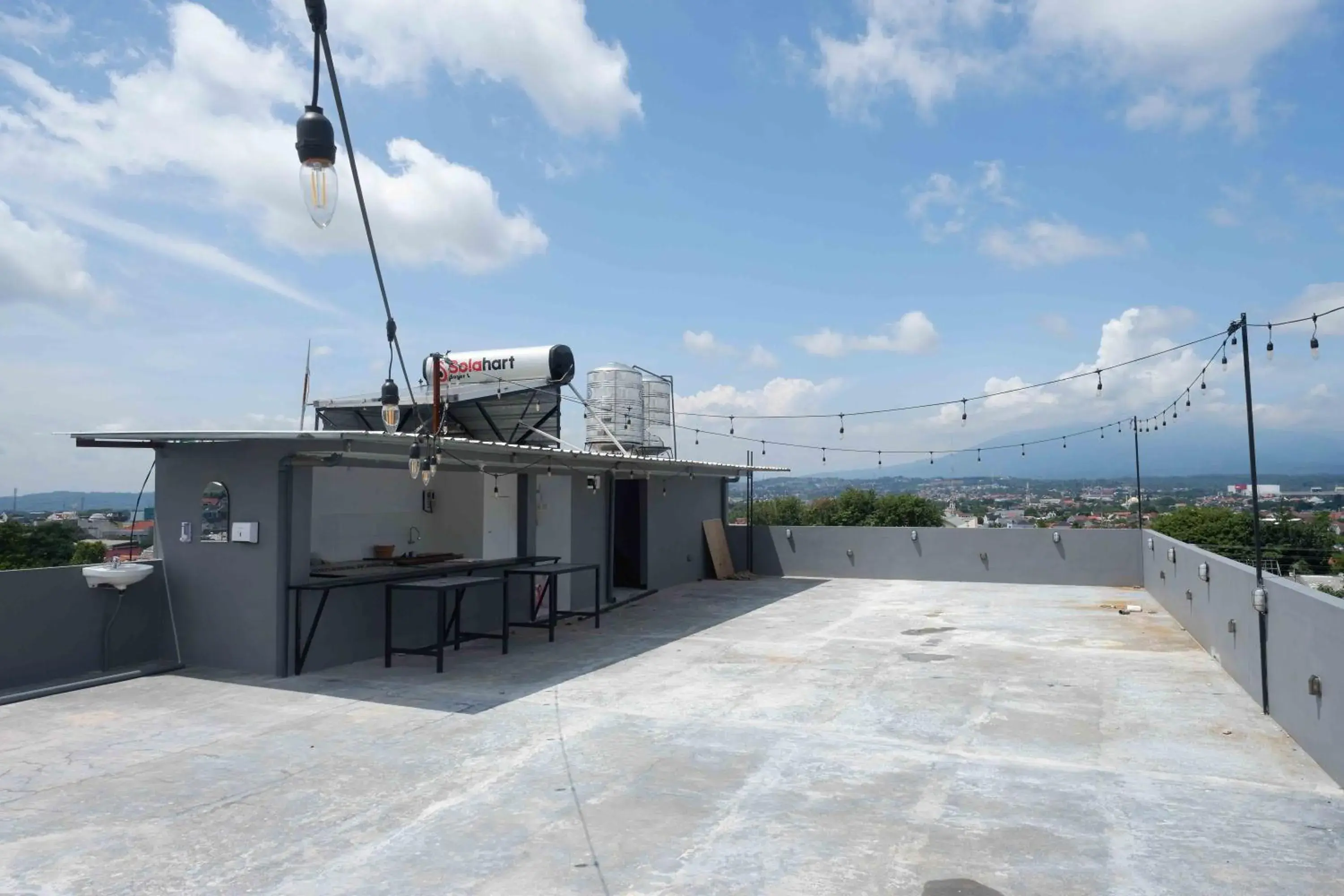 Property building in RedDoorz Plus near Patung Kuda Undip Property building in RedDoorz Plus near Patung Kuda Undip