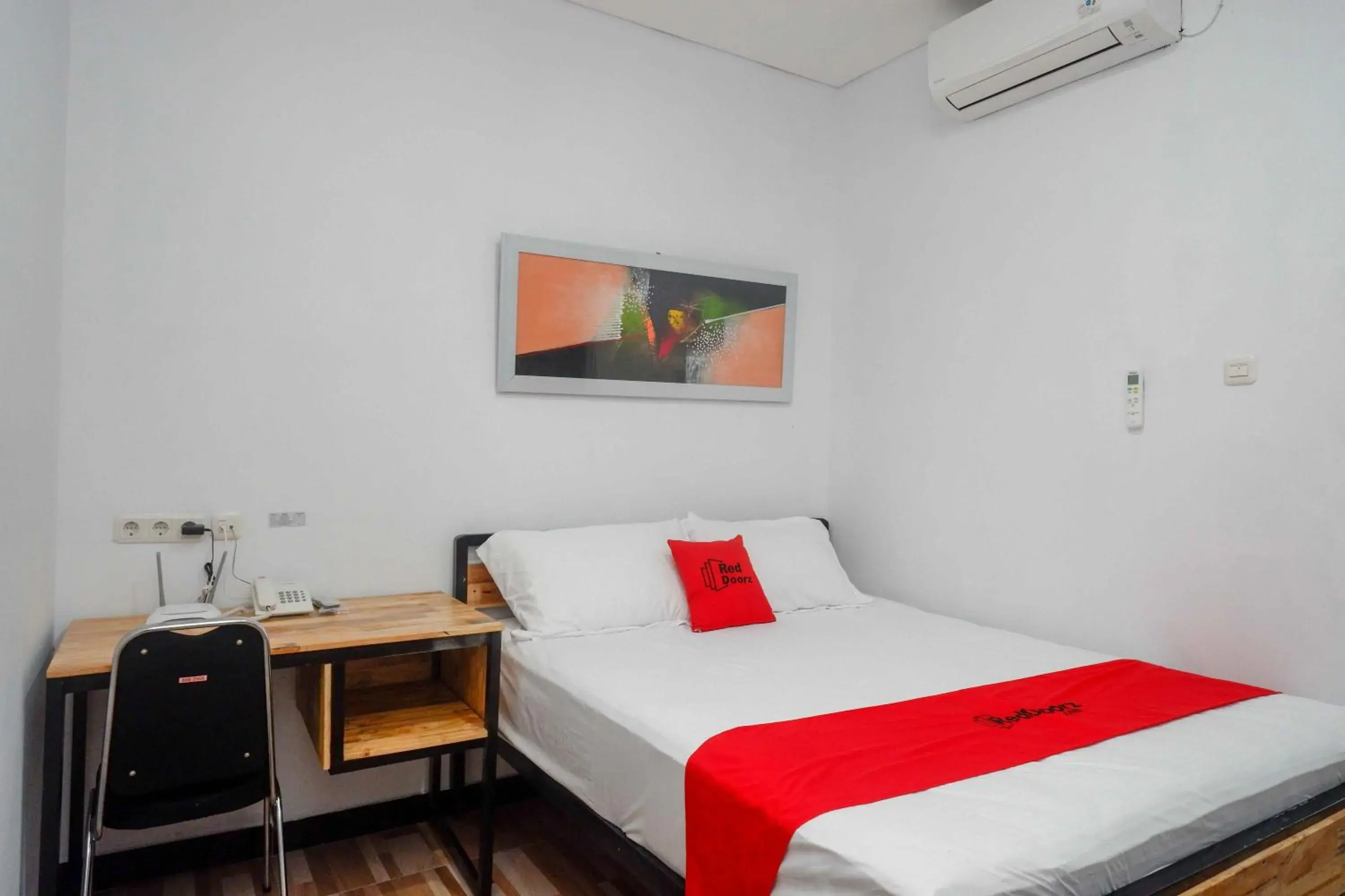 Bedroom, Bed in RedDoorz Plus near Patung Kuda Undip Bedroom, Bed in RedDoorz Plus near Patung Kuda Undip
