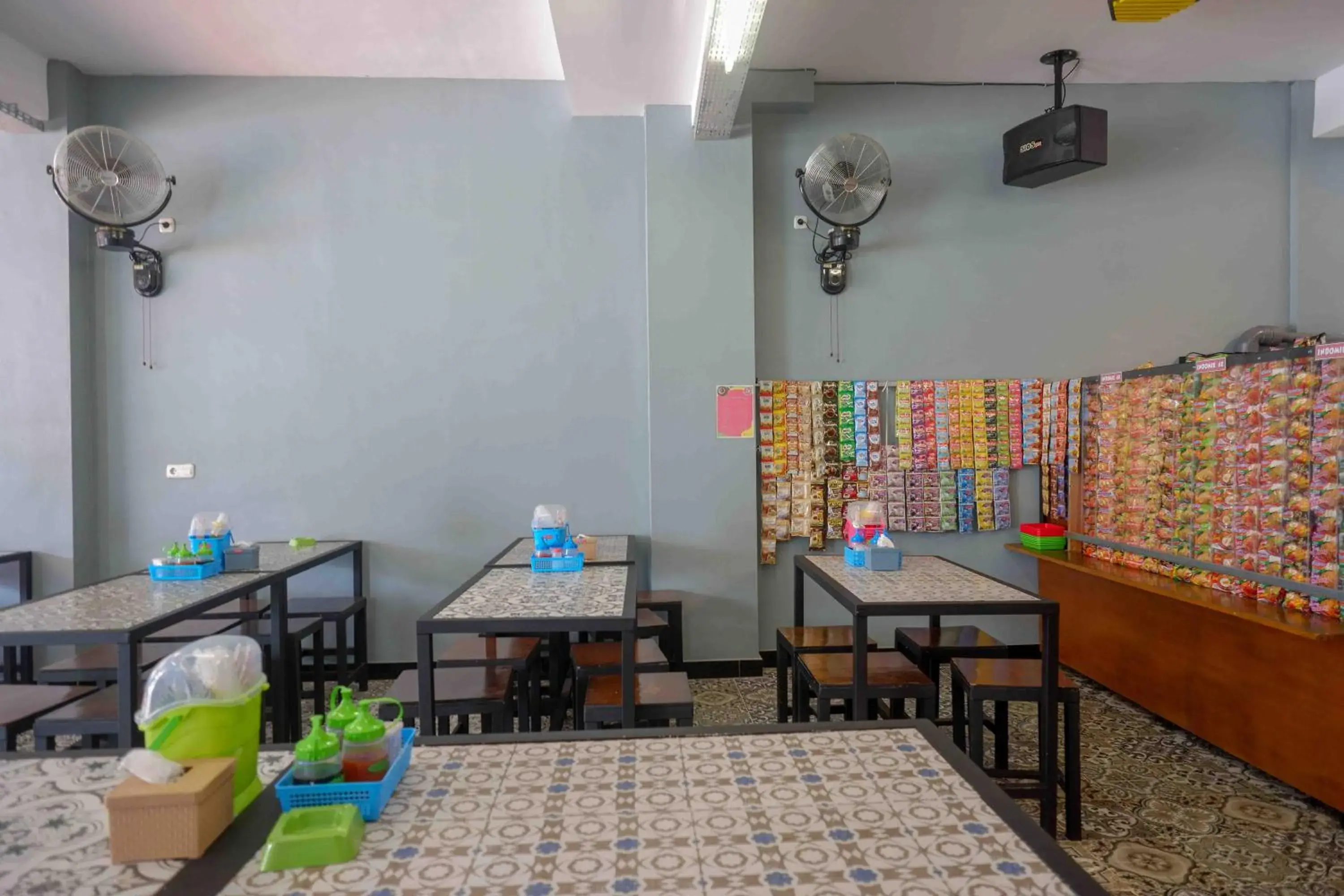 Property building in RedDoorz Plus near Patung Kuda Undip Property building in RedDoorz Plus near Patung Kuda Undip