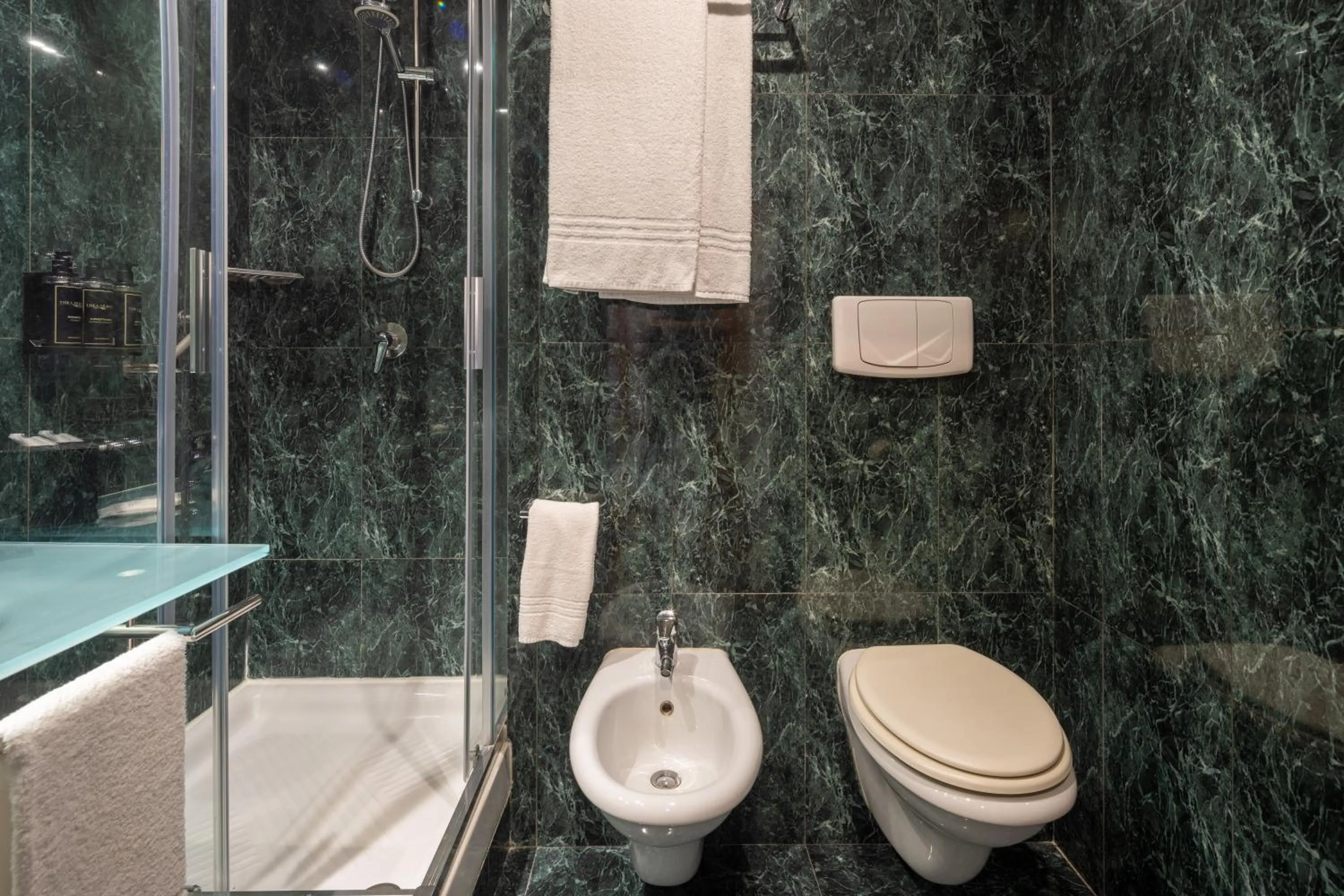 Bathroom in Exe Toscana