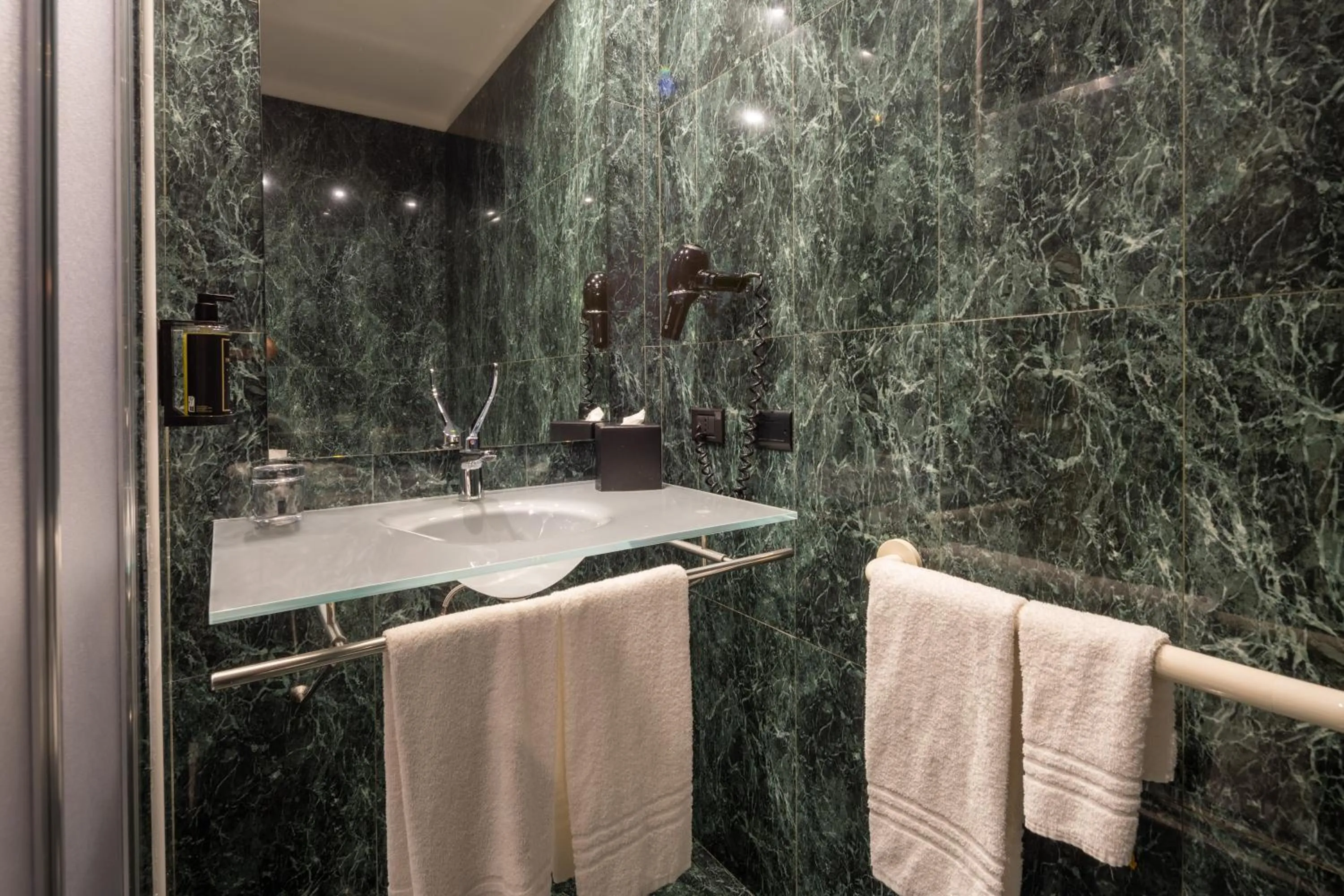 Bathroom in Exe Toscana