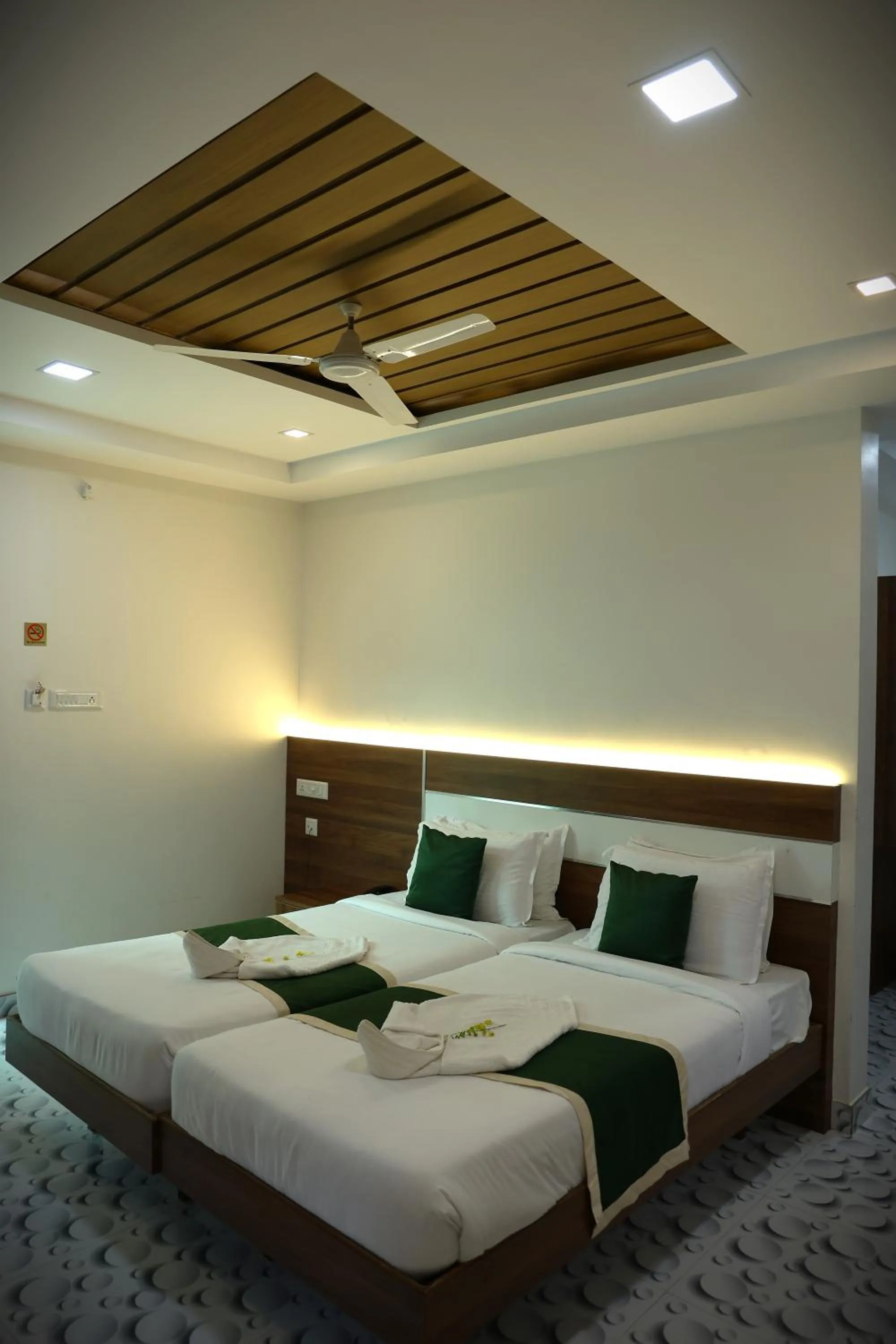 Bed in Delano Residency